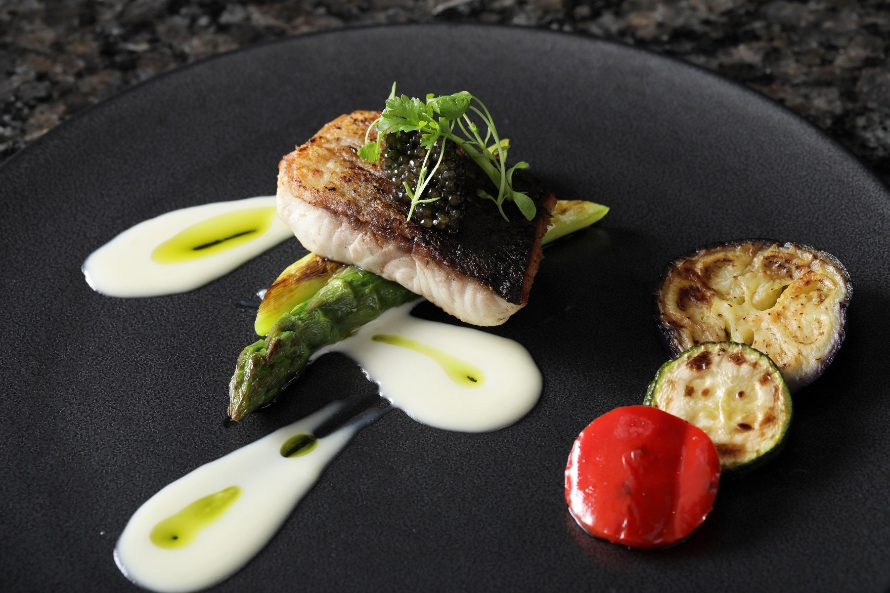 長野県温泉育ち　蝶鮫のポワレ　 ソースヴァンブランとジェノバソース  国産キャビア添え