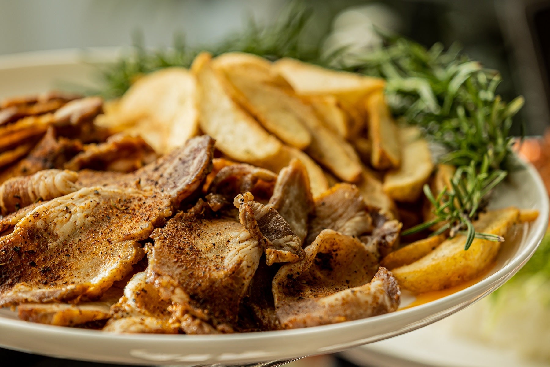 ケイジャンスパイスのローストポークとハーブポテト