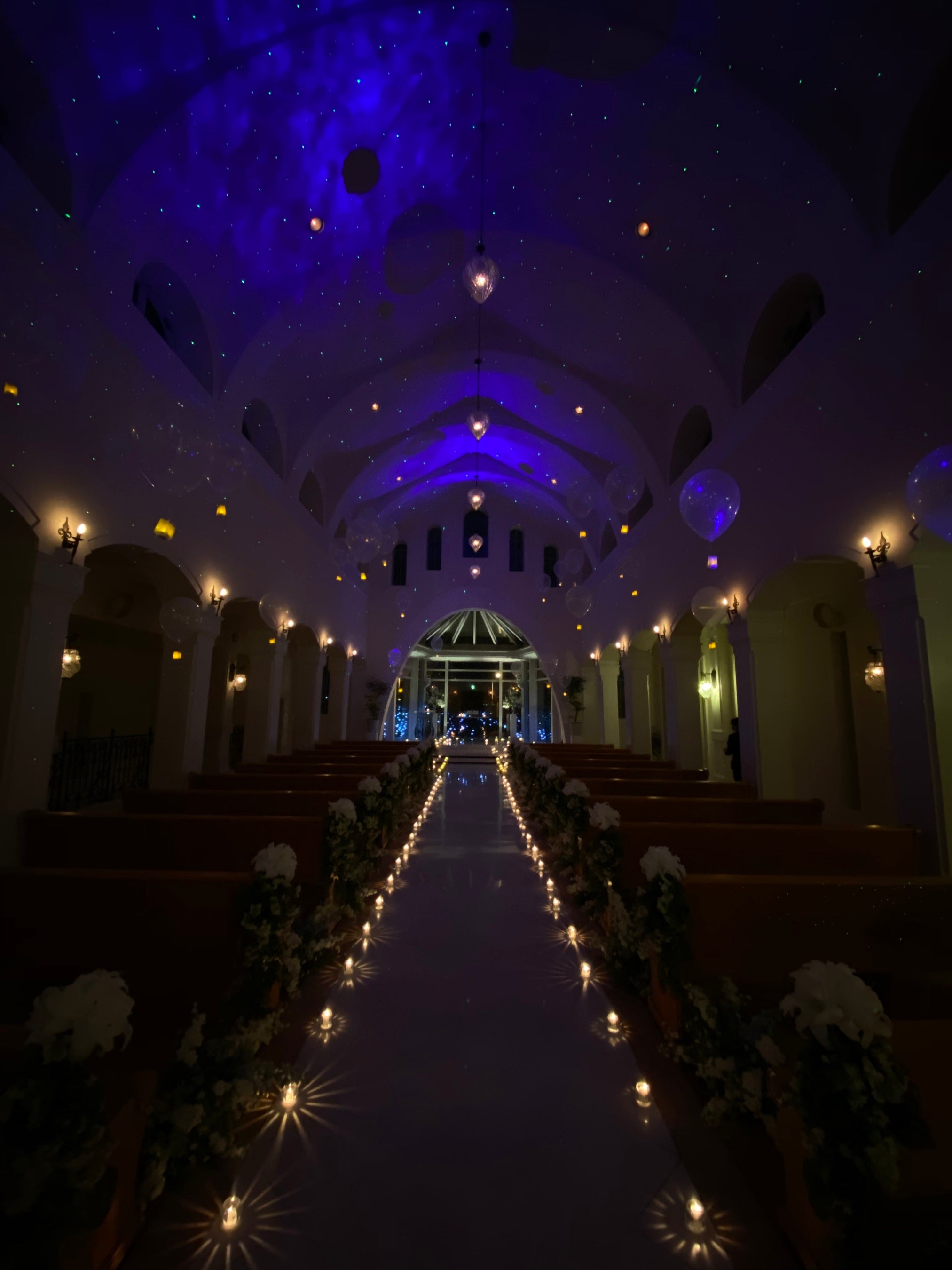 チャペル内プラネタリウム鑑賞イメージ