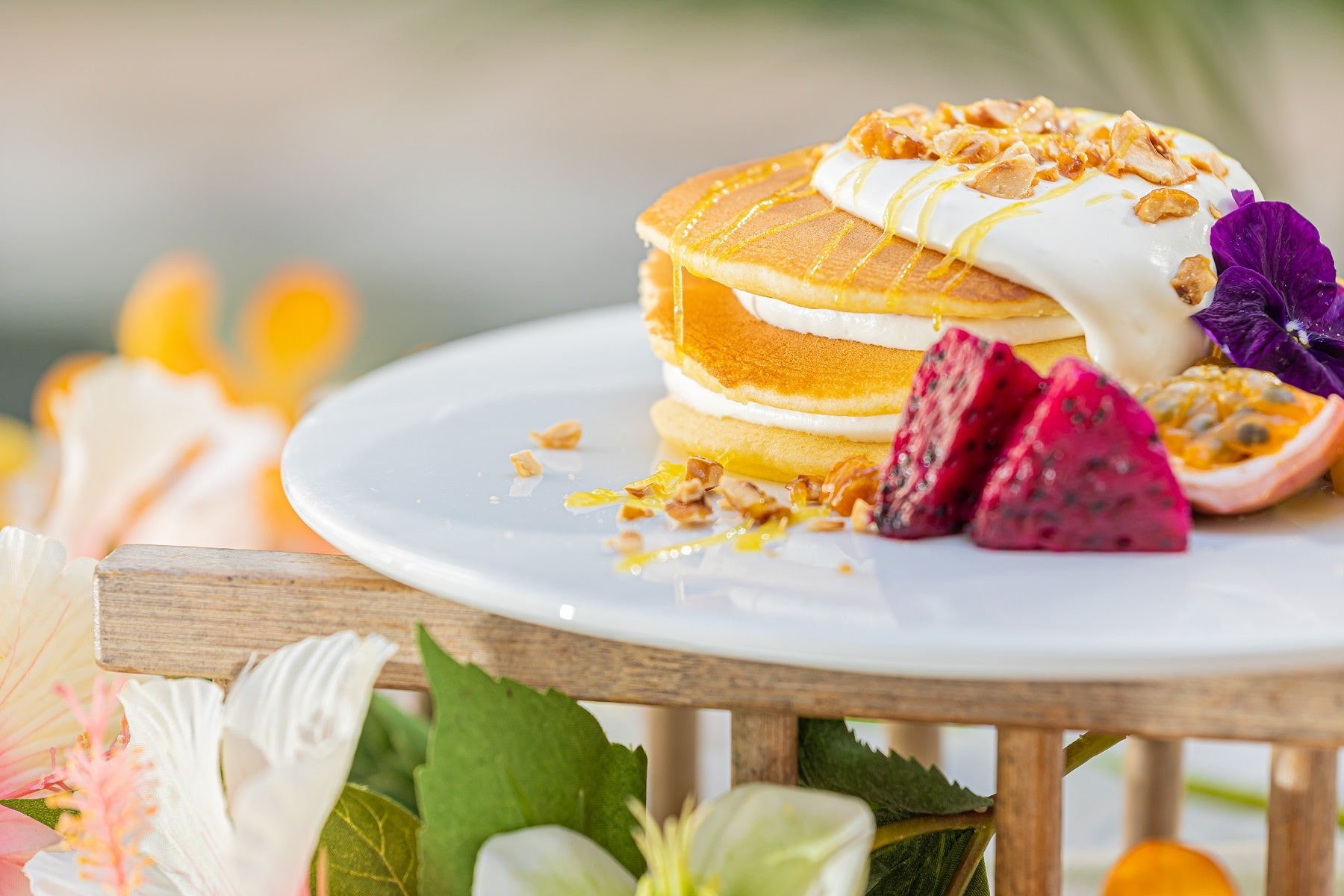 フレッシュフルーツとマンゴーのパンケーキ