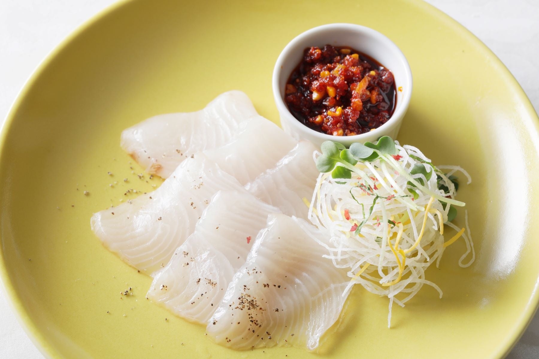 ▲食べるラー油を使用した冷製マリネ