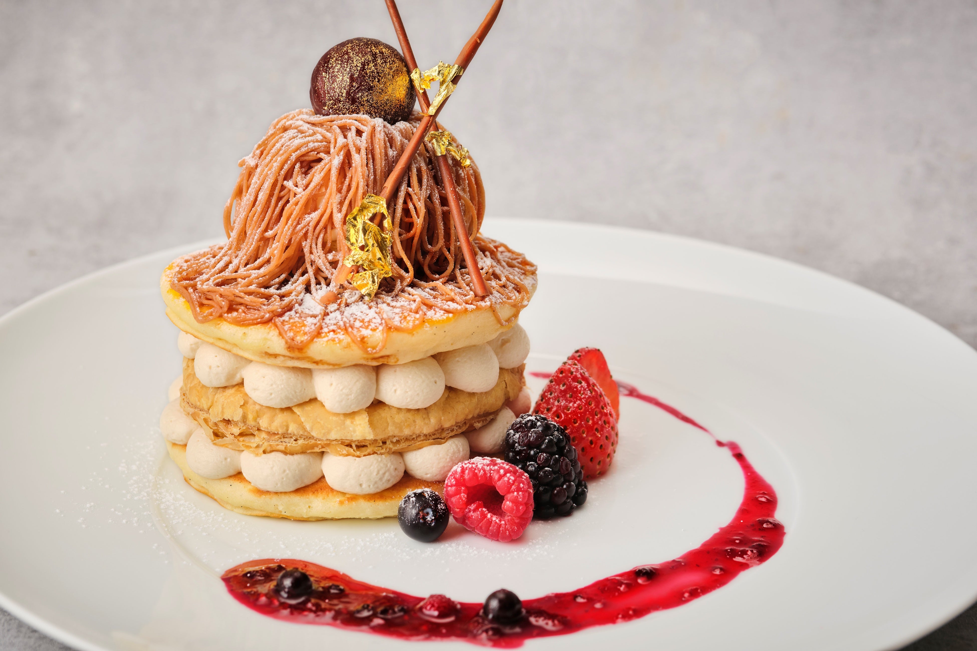 『生しぼりモンブランのスペシャルパンケーキ』イメージ