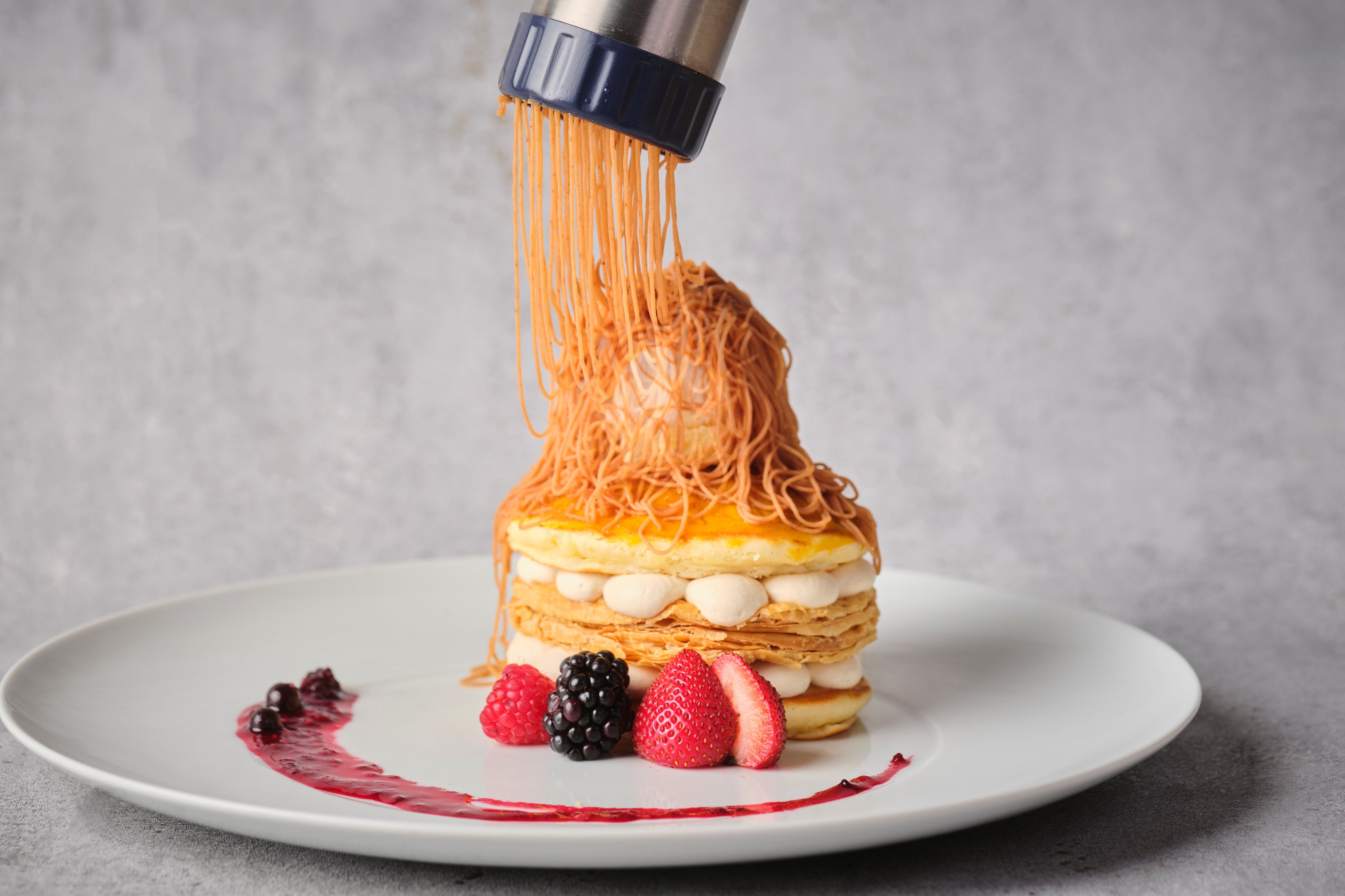 モンブランクリームを絞りたてでご提供