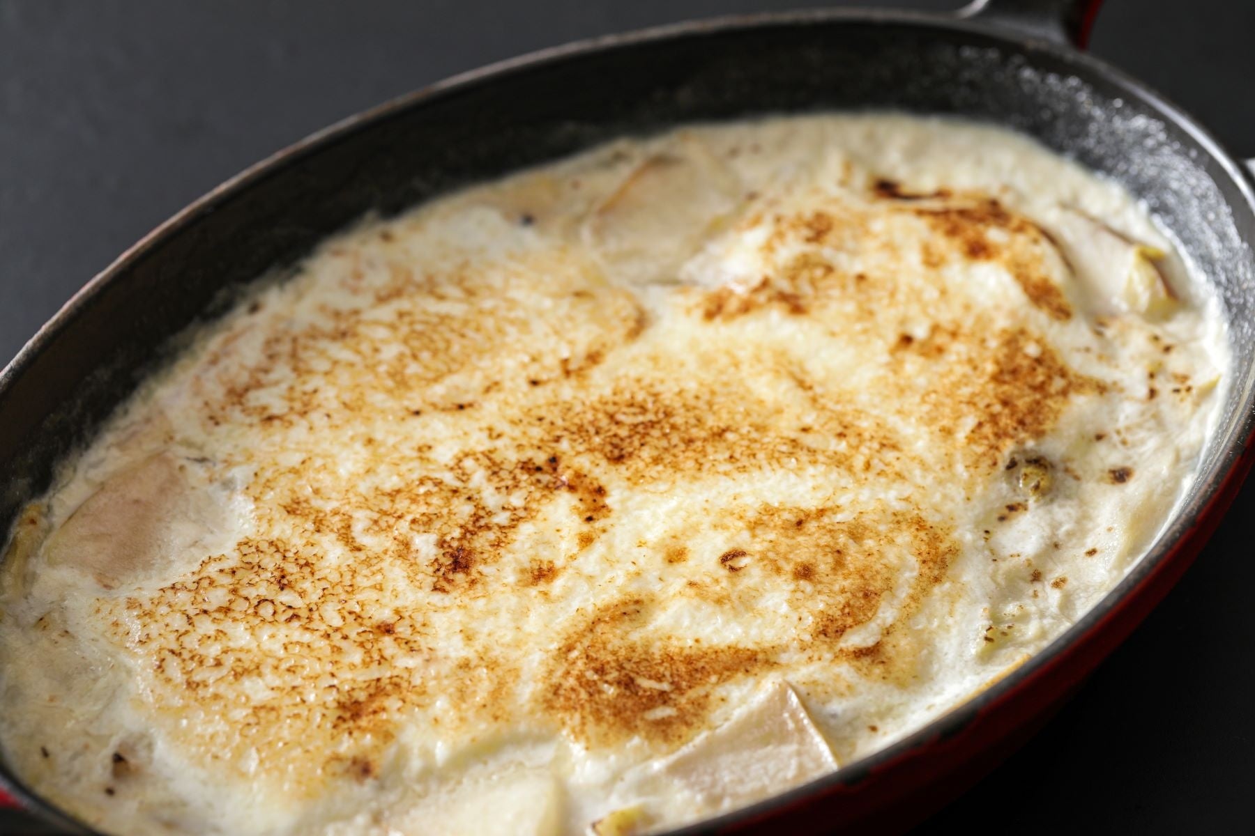 ほろ苦いアンディーブと林檎 ロースハムのサバイヨングラタン（ヴィクトリア）