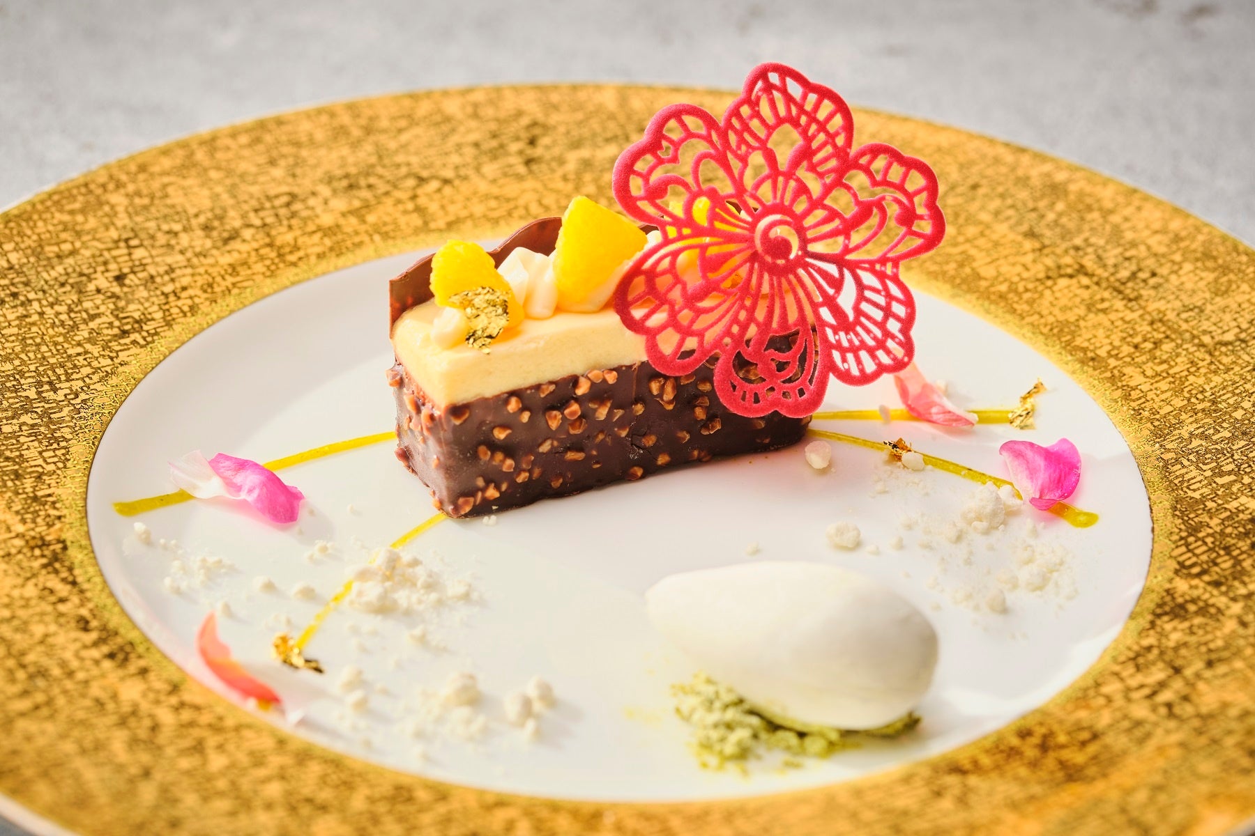 ショコラのムース　オレンジのマリアージュ　ミルクアイスを添えて