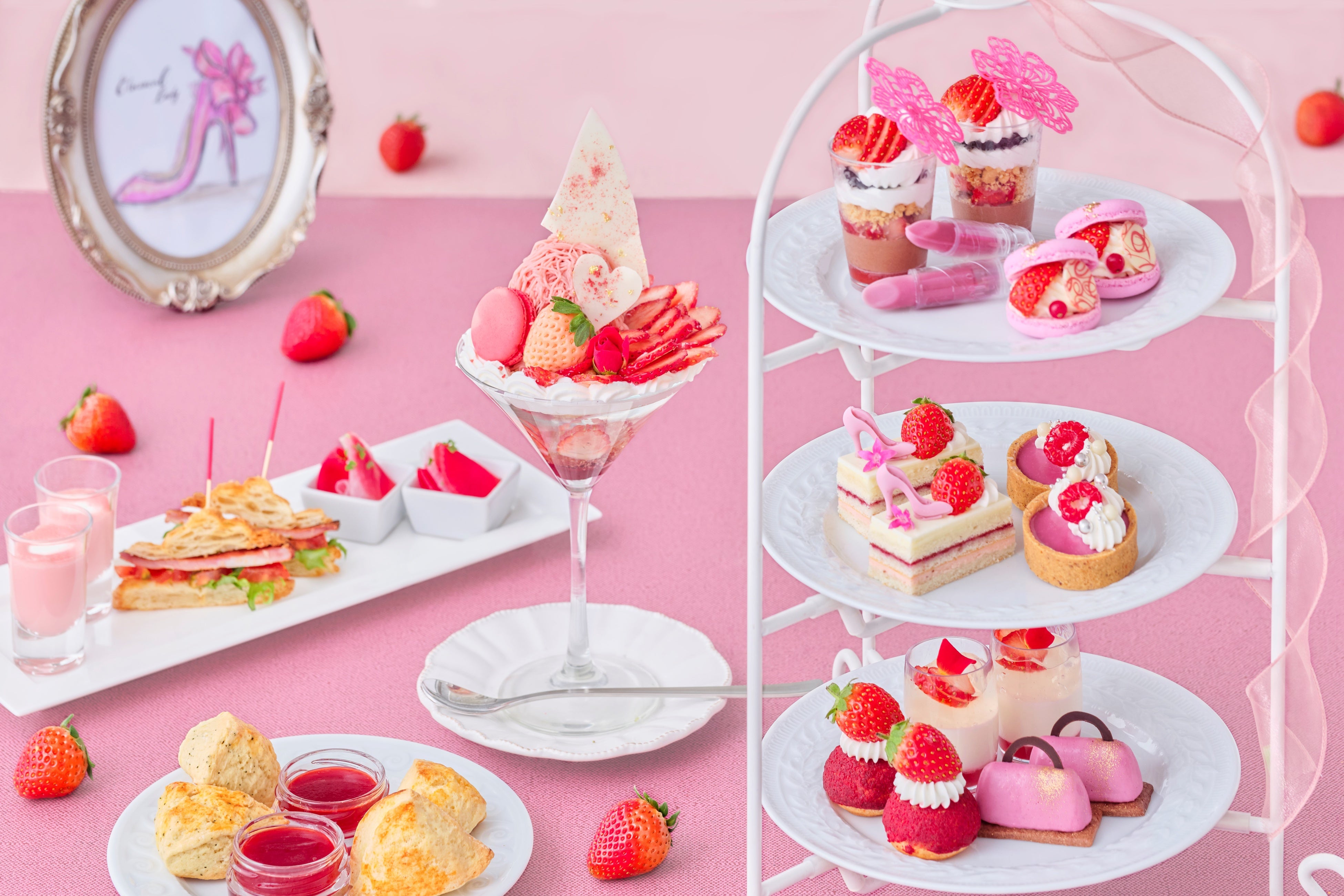 いちごとホワイトチョコレートのしぼりたてモンブランパフェ付セット（横浜限定オプション）