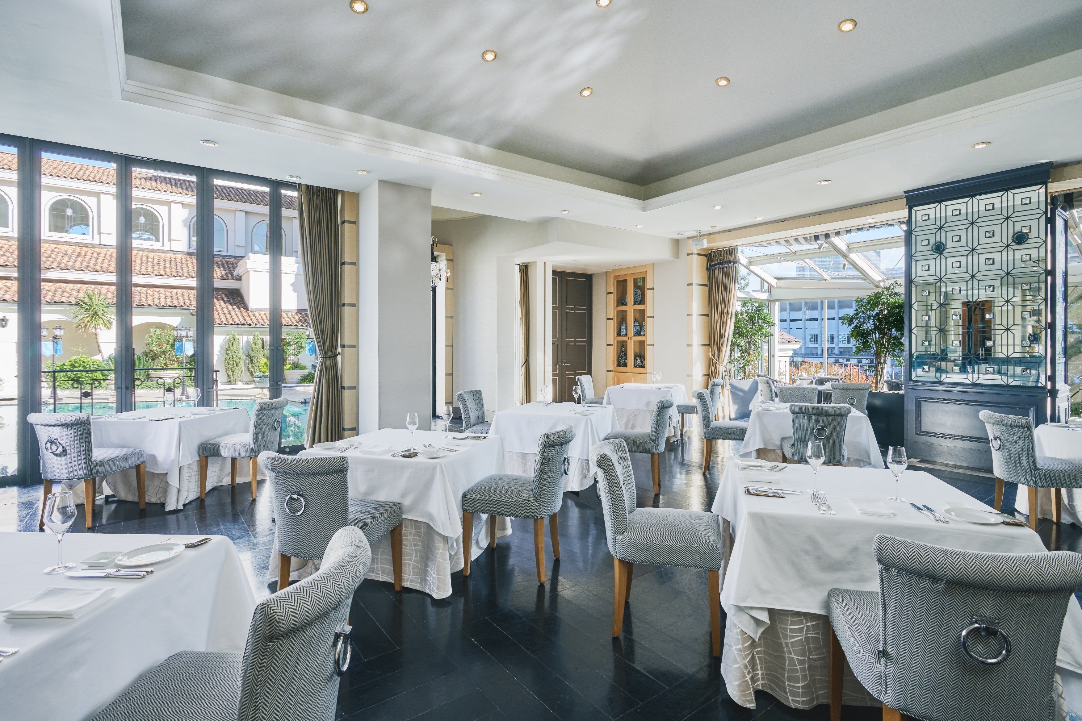 リストランテ マンジャーレ ウォーターエッジ YOKOHAMA 内観