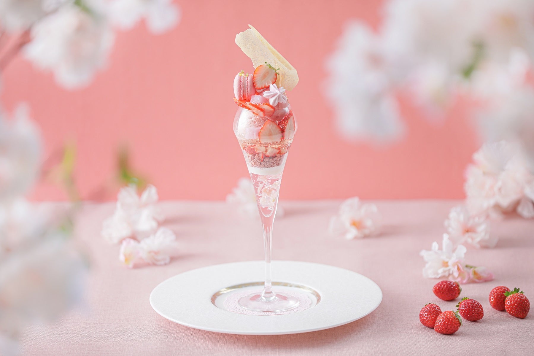 大人のご褒美パフェ～Strawberry&Sakura～（2月15日～4月14日）