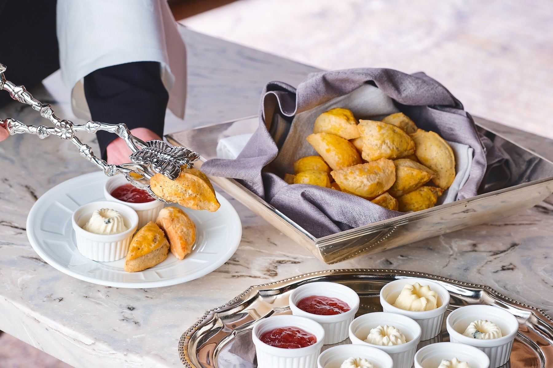 焼きたてスコーンと選べるコンディメント