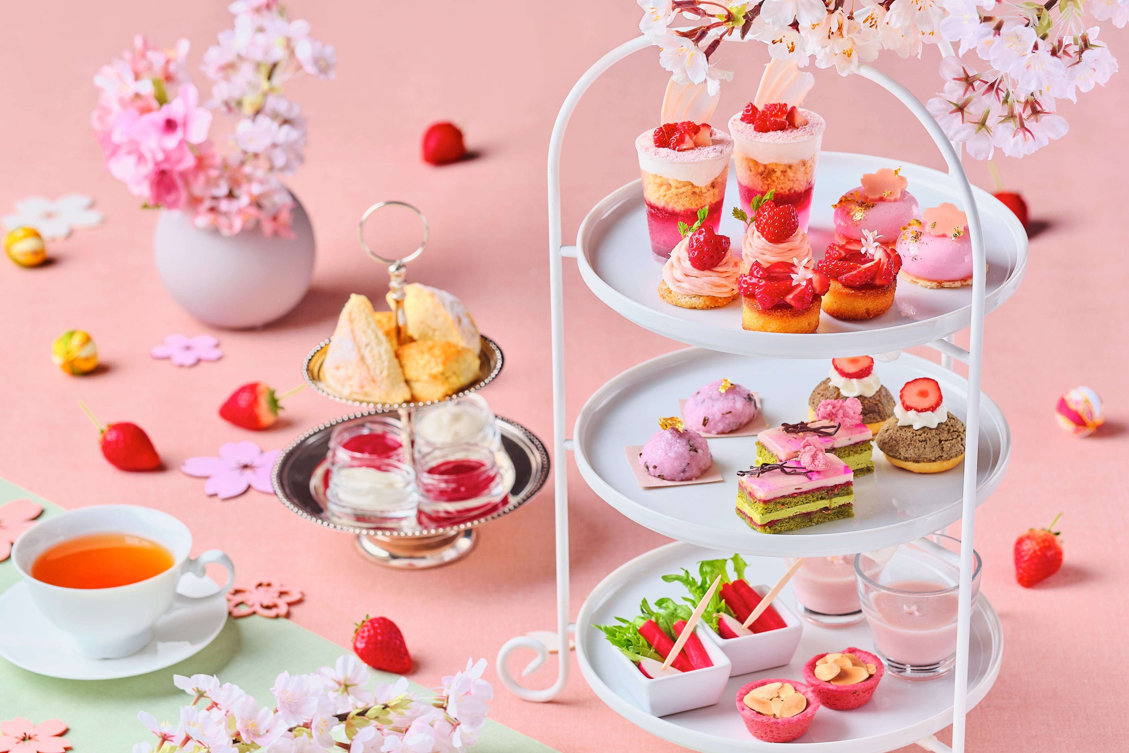 『桜香るいちごのアフタヌーンティー』（2名分）イメージ