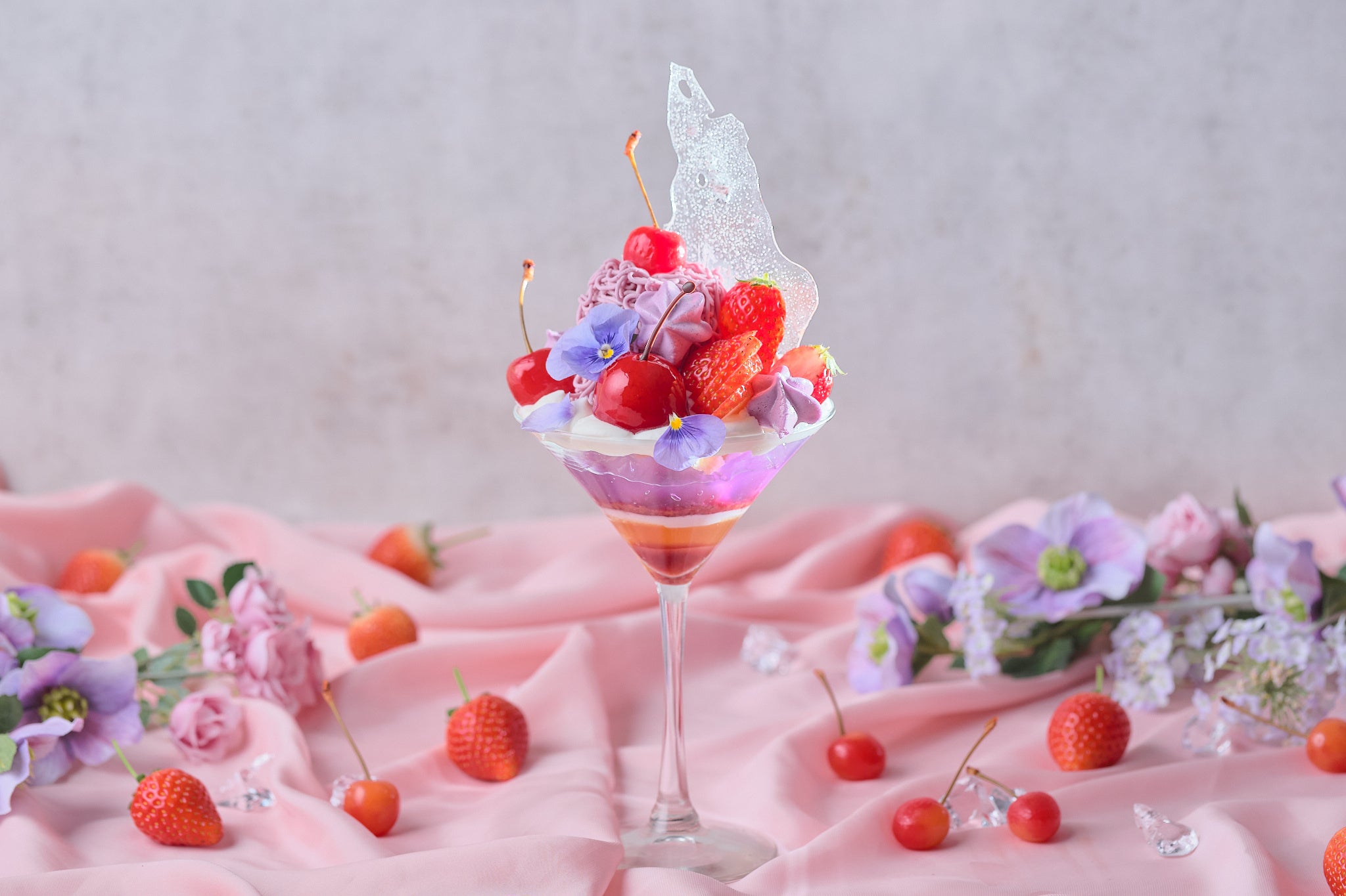 「いちごとチェリーのしぼりたてモンブランパフェ with ハーゲンダッツ」付セットも販売