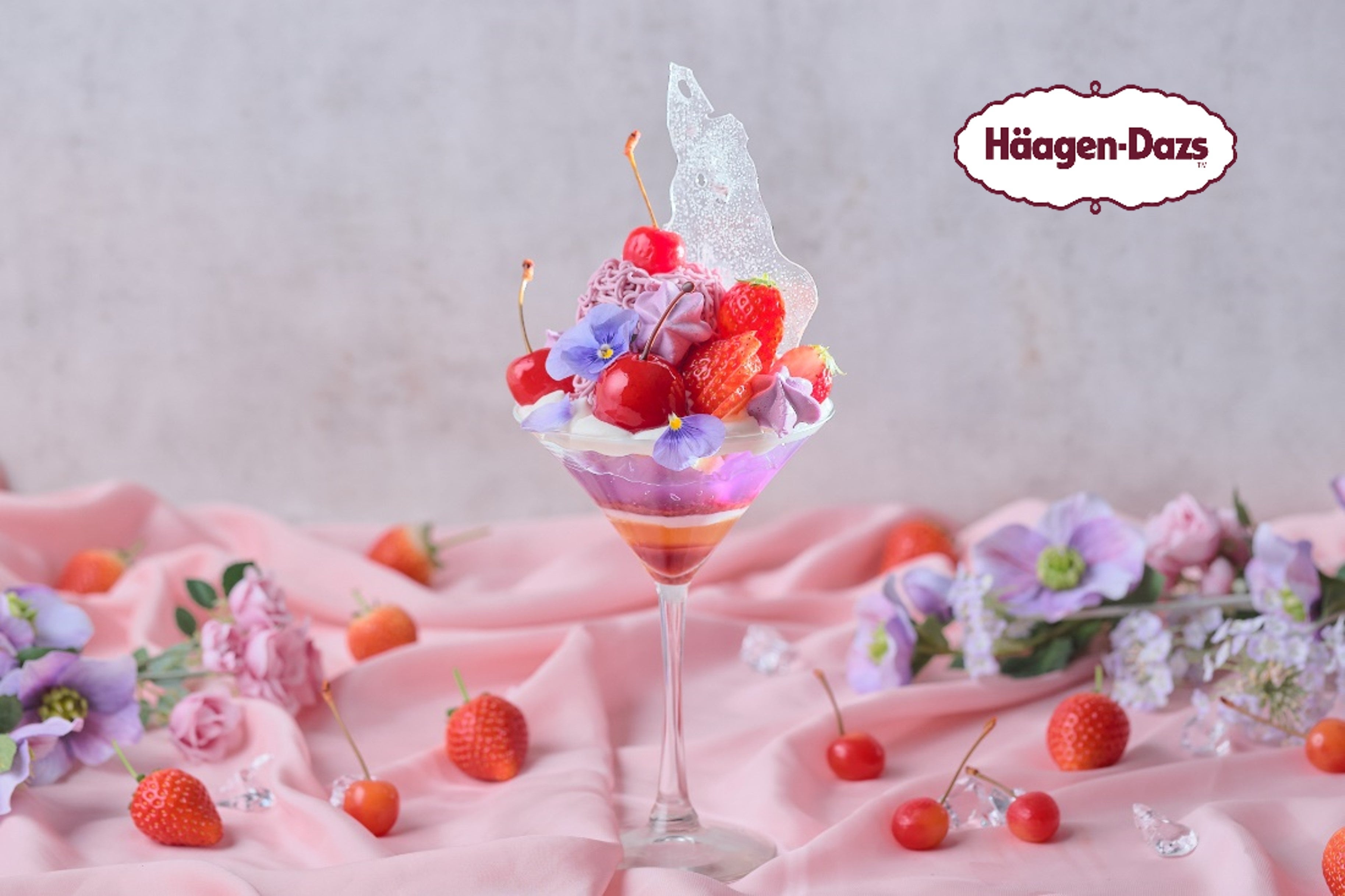 「いちごとチェリーのしぼりたてモンブランパフェ with ハーゲンダッツ」付セットも販売