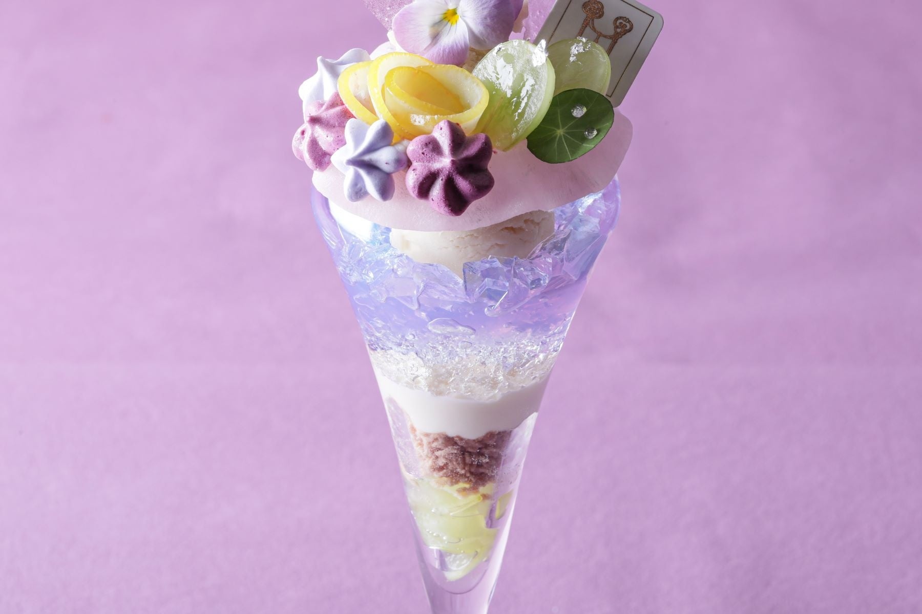 紫陽花カラー”が美しくかわいい新作パフェに、気持ちが晴れて心