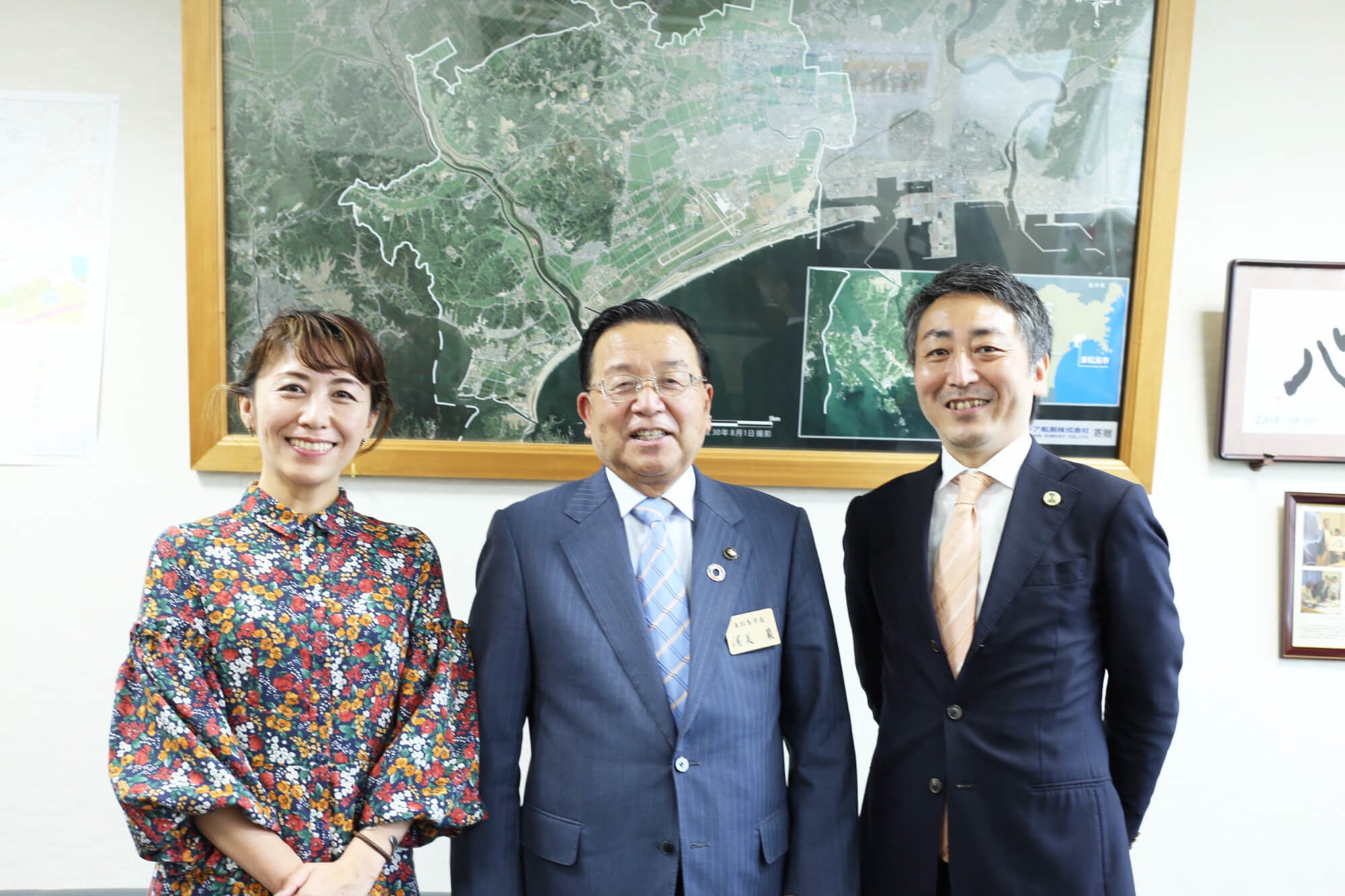 左から　東松島市移住コーディネーター 関口雅代氏、東松島市 渥美巖市長、ココホレジャパン（株） 浅井克俊