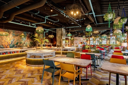 エンターテインメントレストラン「RYUKYU YANBARU DINING SESSION」（ホテル棟１F）