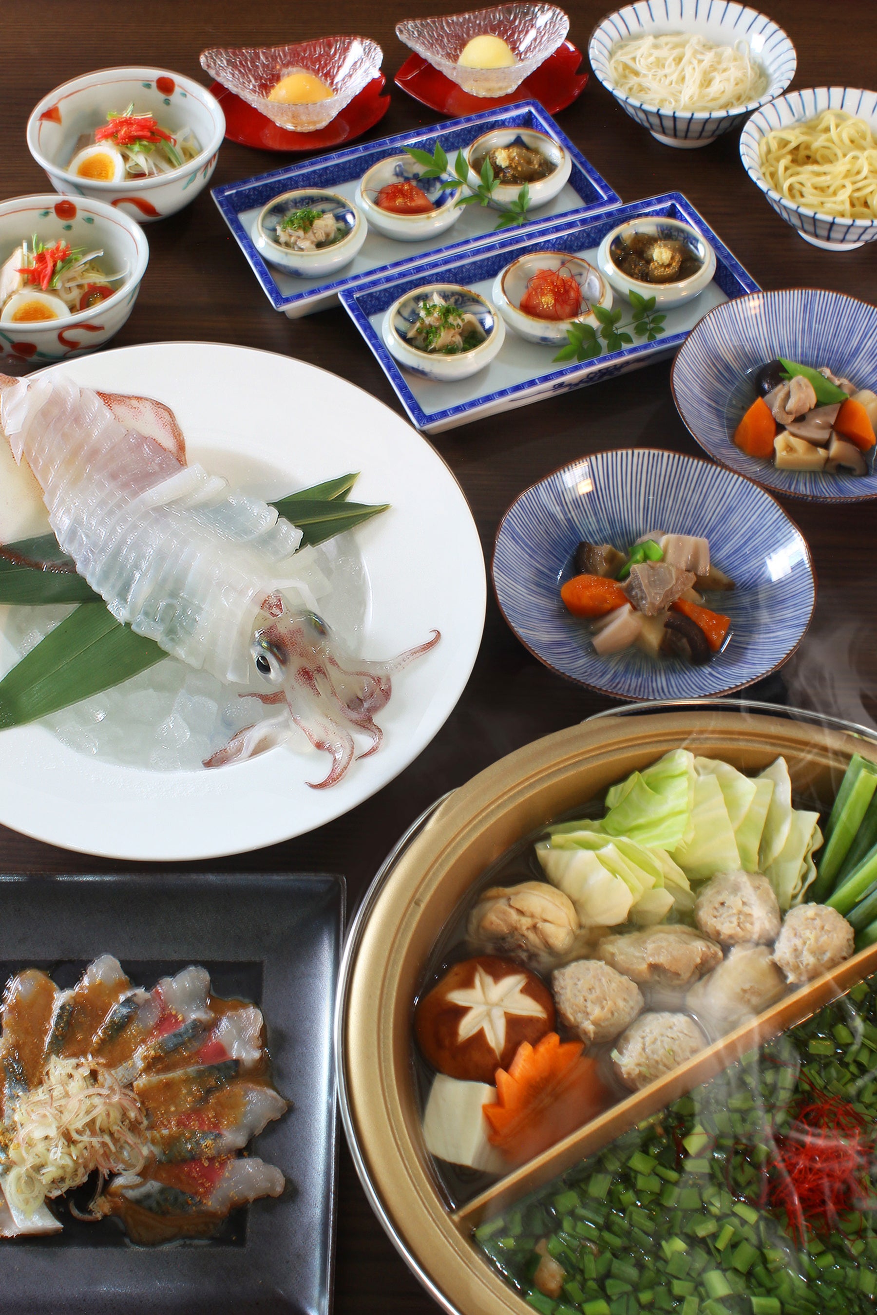 90分間飲み放題2,000円(税別)もございますので季節のご宴会や博多料理でのご接待などに最適です。