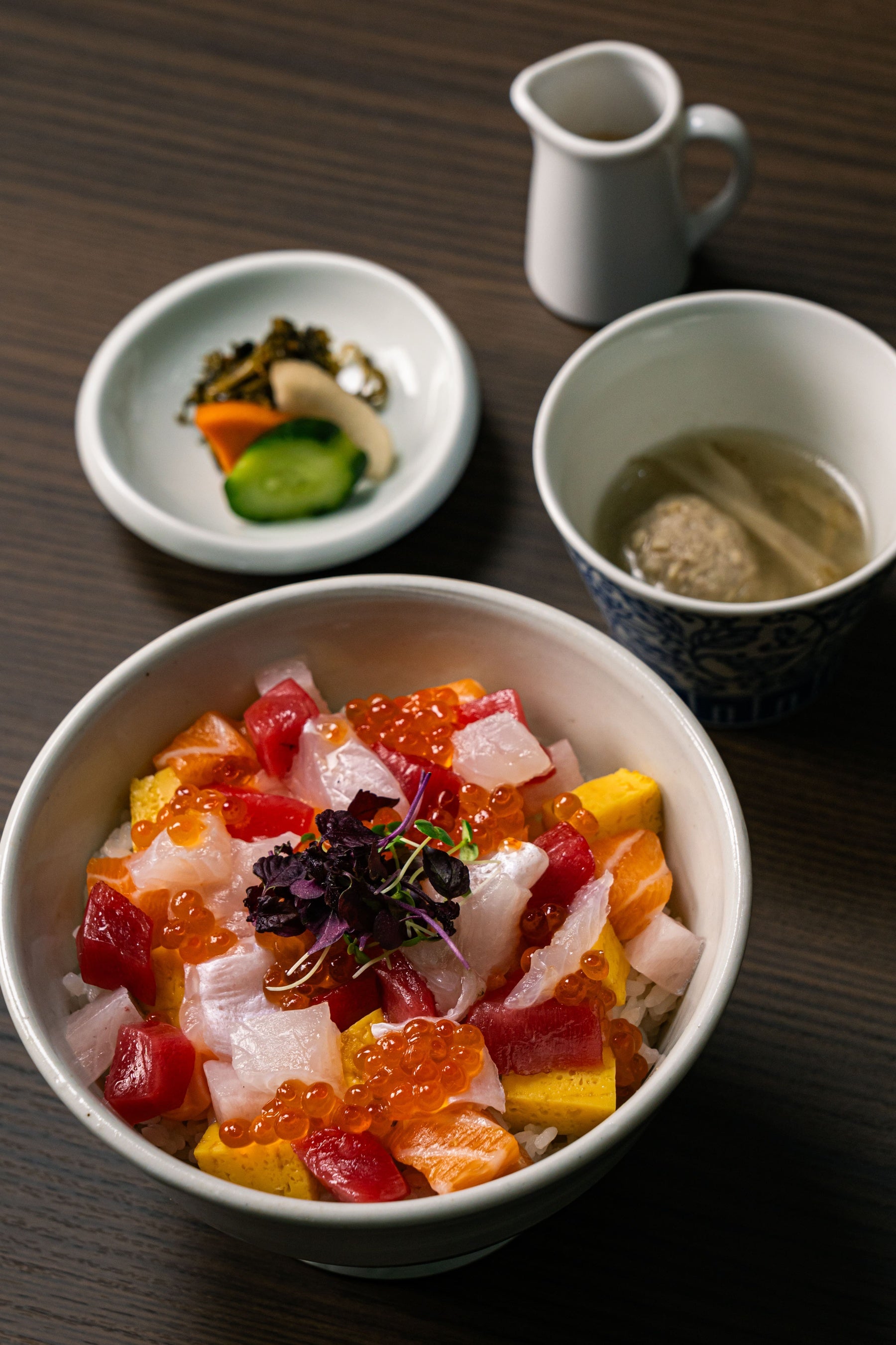 ▲博多廊の海鮮丼 玄界灘の採れたての鮮魚を仕入れ、新鮮な魚介がたっぷり詰まった海鮮丼。朝引きの新鮮な刺身をたっぷり詰め込んだ、博多廊 自慢の一品です。玄界灘の採れたての鮮魚をご賞味ください。