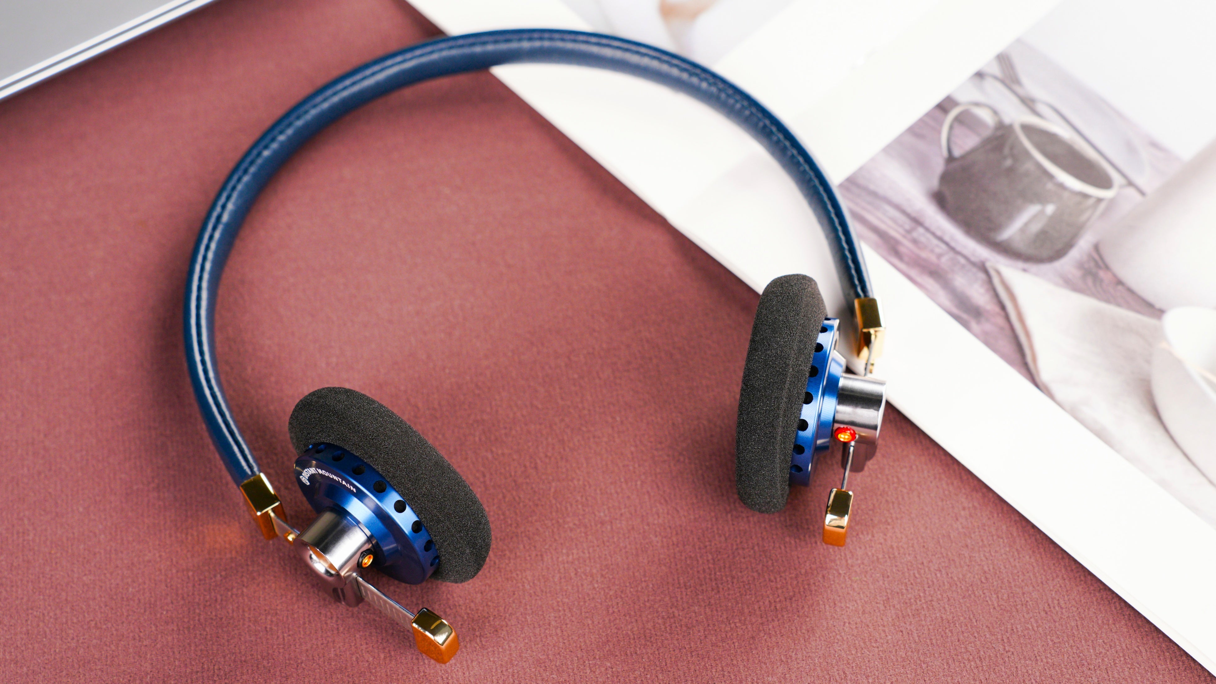 ROSE] ブランド設立10周年を記念し、80'sレトロスタイル有線ヘッドホン