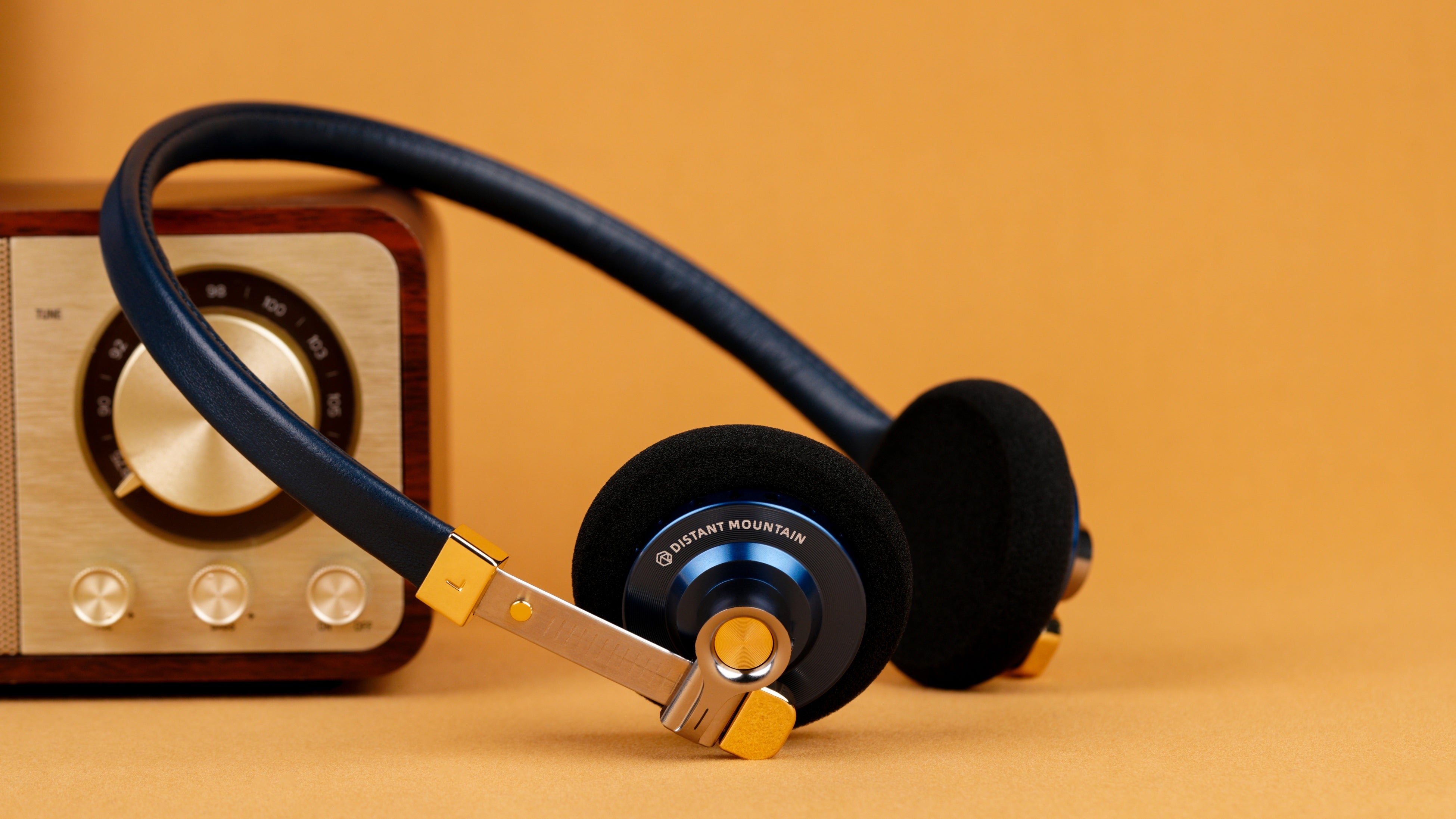 ROSE] ブランド設立10周年を記念し、80'sレトロスタイル有線ヘッドホン