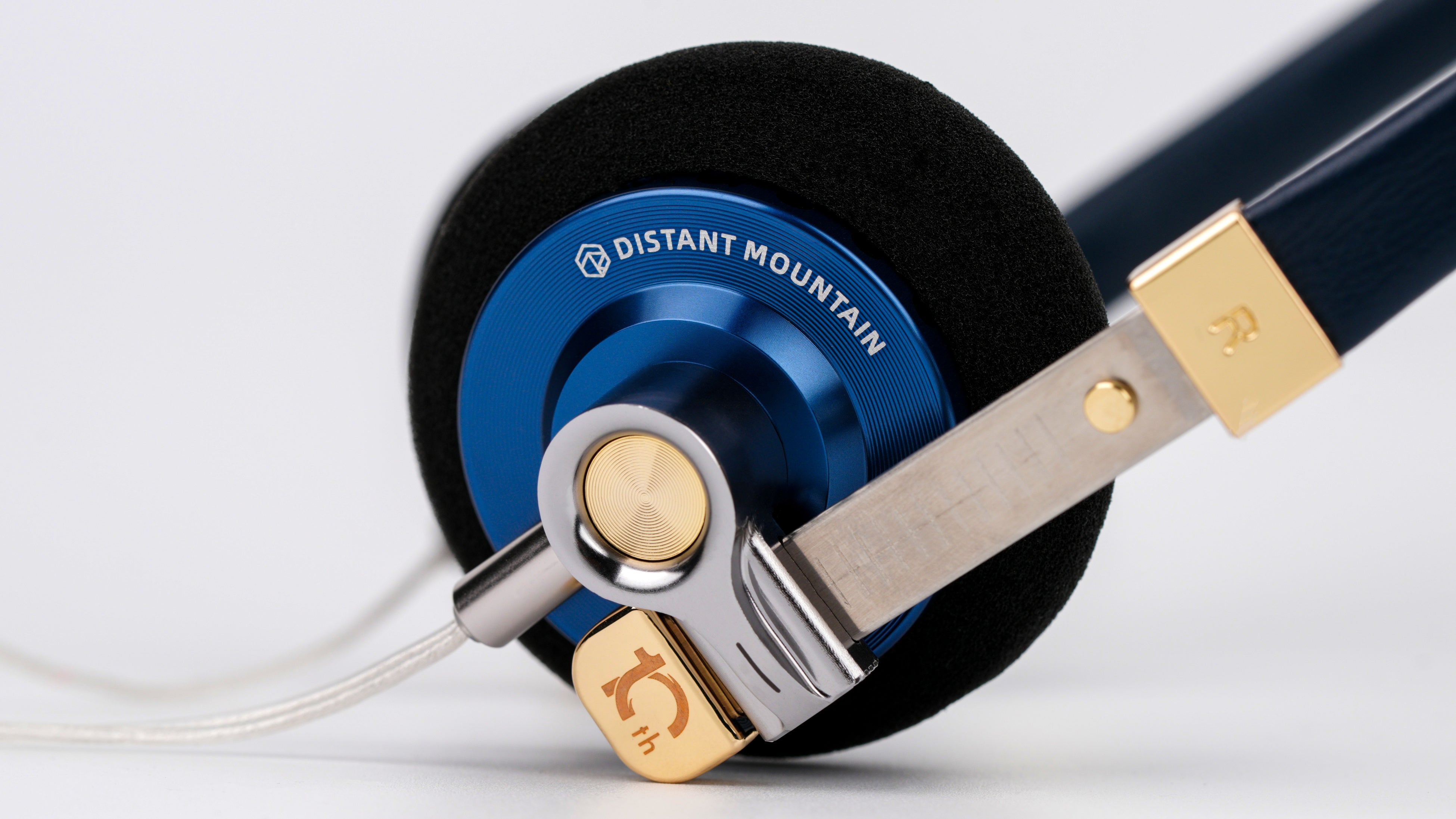 ROSE] ブランド設立10周年を記念し、80'sレトロスタイル有線ヘッドホン