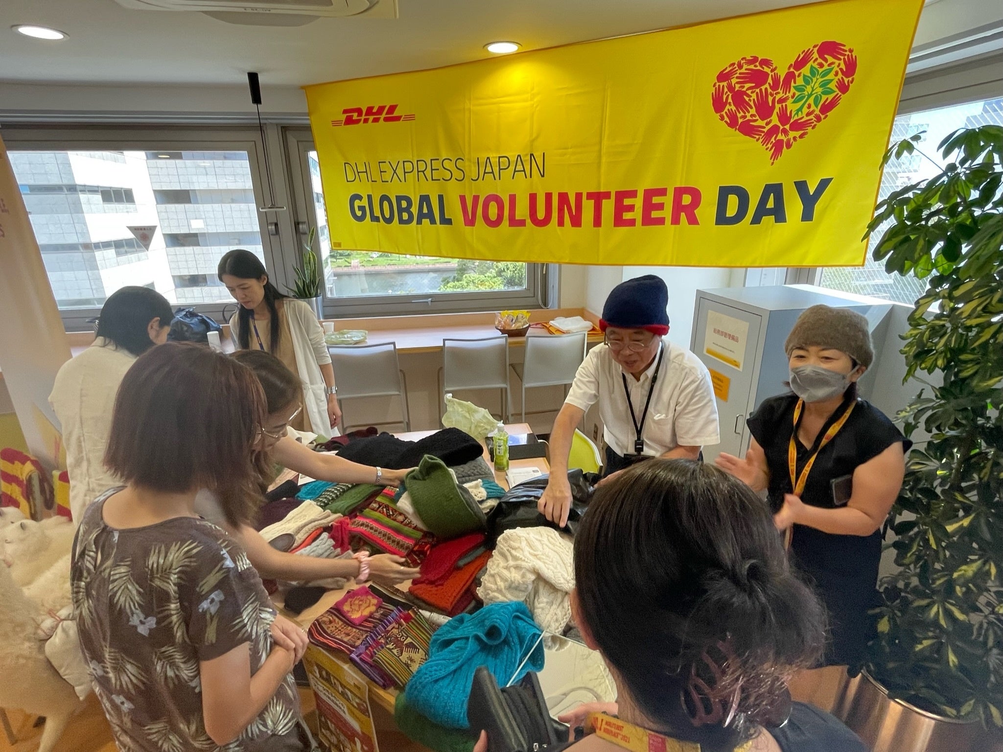 貧困地区に暮らすペルー女性が手作りするアルパカ製品の販売会。女性たちの自立支援につながります