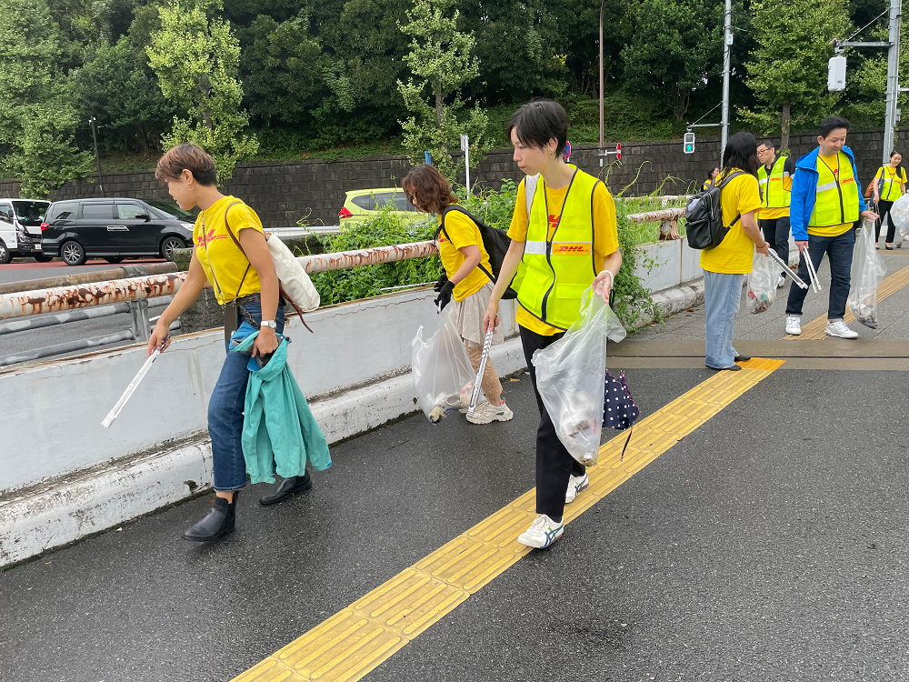 就業施設周辺の清掃活動の様子