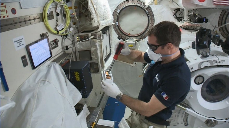 宇宙飛行士による作業風景(イメージ) ©JAXA NASA