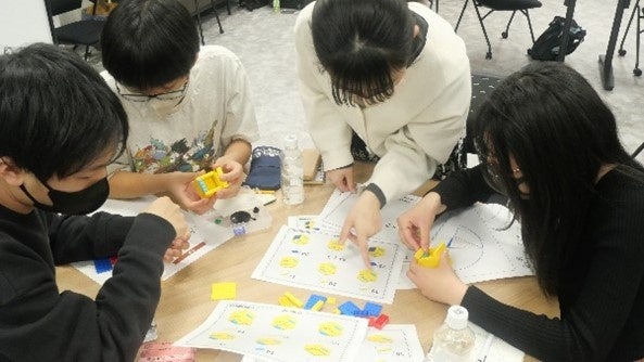 宇宙ビジネスゲームでブロックを使って衛星を開発