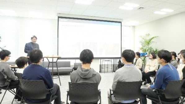 高校生と代表永崎との対話の様子