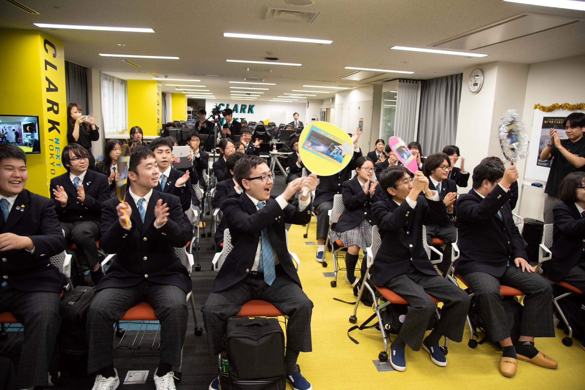 打ち上げ当日は、全国の学習拠点で打ち上げの瞬間を見守るパブリックビューイングが行われました。