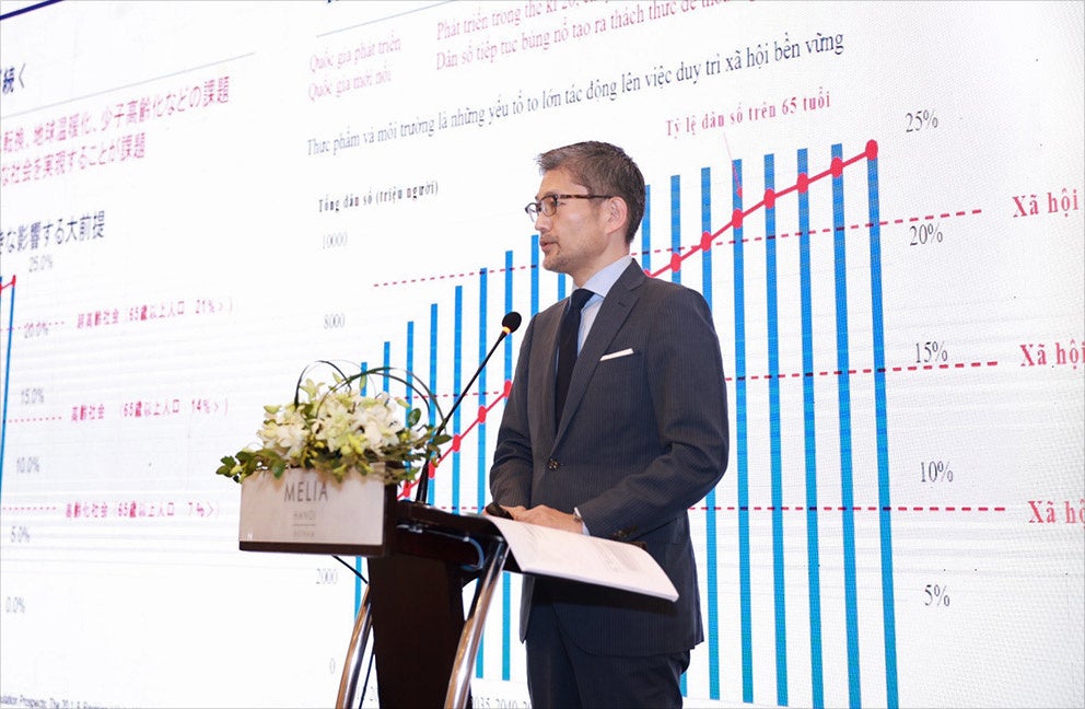 Ayato Suzaki, Giám đốc Trụ sở Đồng sáng tạo Tương lai của MRI Giới thiệu về đổi mới mở và các sáng kiến hợp tác khởi nghiệp sử dụng MRI và tầm quan trọng của tác động tập thể để giải quyết các vấn đề xã hội