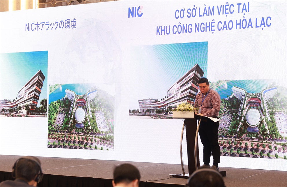 Ông Nguyễn Đức Long, Giám đốc NIC Hà Nội Giới thiệu về tầm quan trọng của việc thúc đẩy đổi mới sáng tạo tại Việt Nam và các chính sách cũng như sáng kiến ​​của chính phủ
