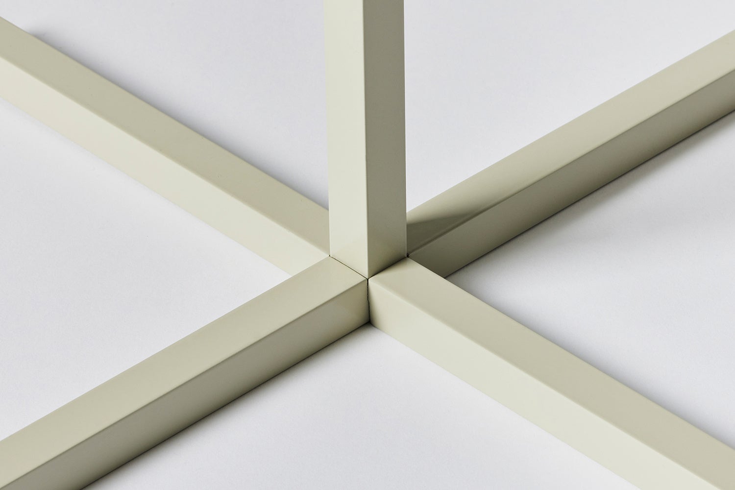 SOLID STEEL TABLE Beige