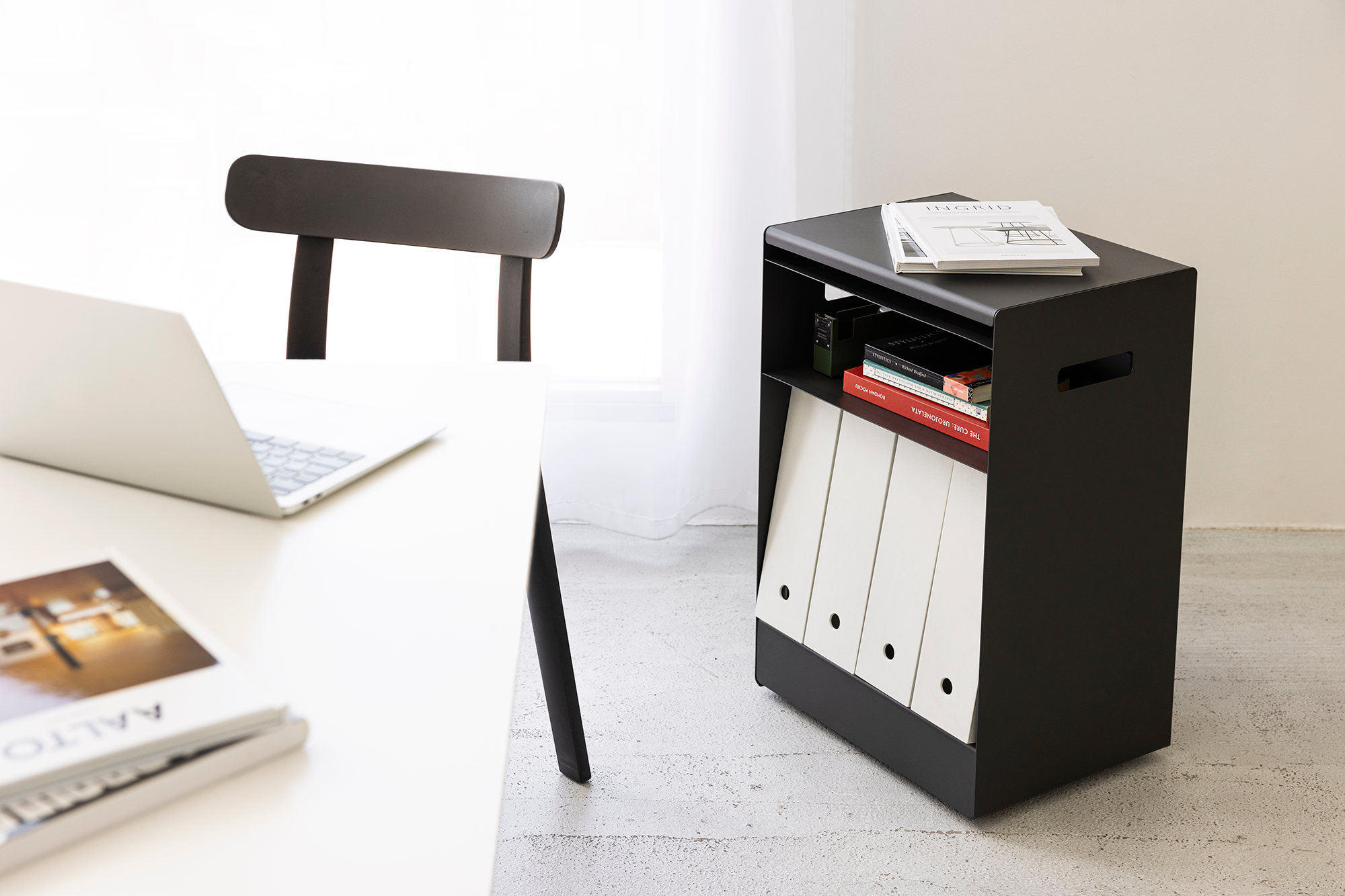 STEEL STORAGE WAGON Dark Grey スタイリングイメージ