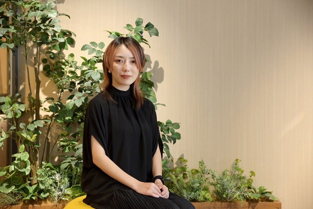 アートディレクター／グラフィックデザイナー／イラストレーター 早瀬 真菜美氏 武蔵野美術大学 視覚伝達デザイン学科を卒業後、企画運営会社、デザイン制作会社を経てフリーに。ウェブデザイン、グラフィックデザイン、フォトディレクションにいたるまで、アートワークを