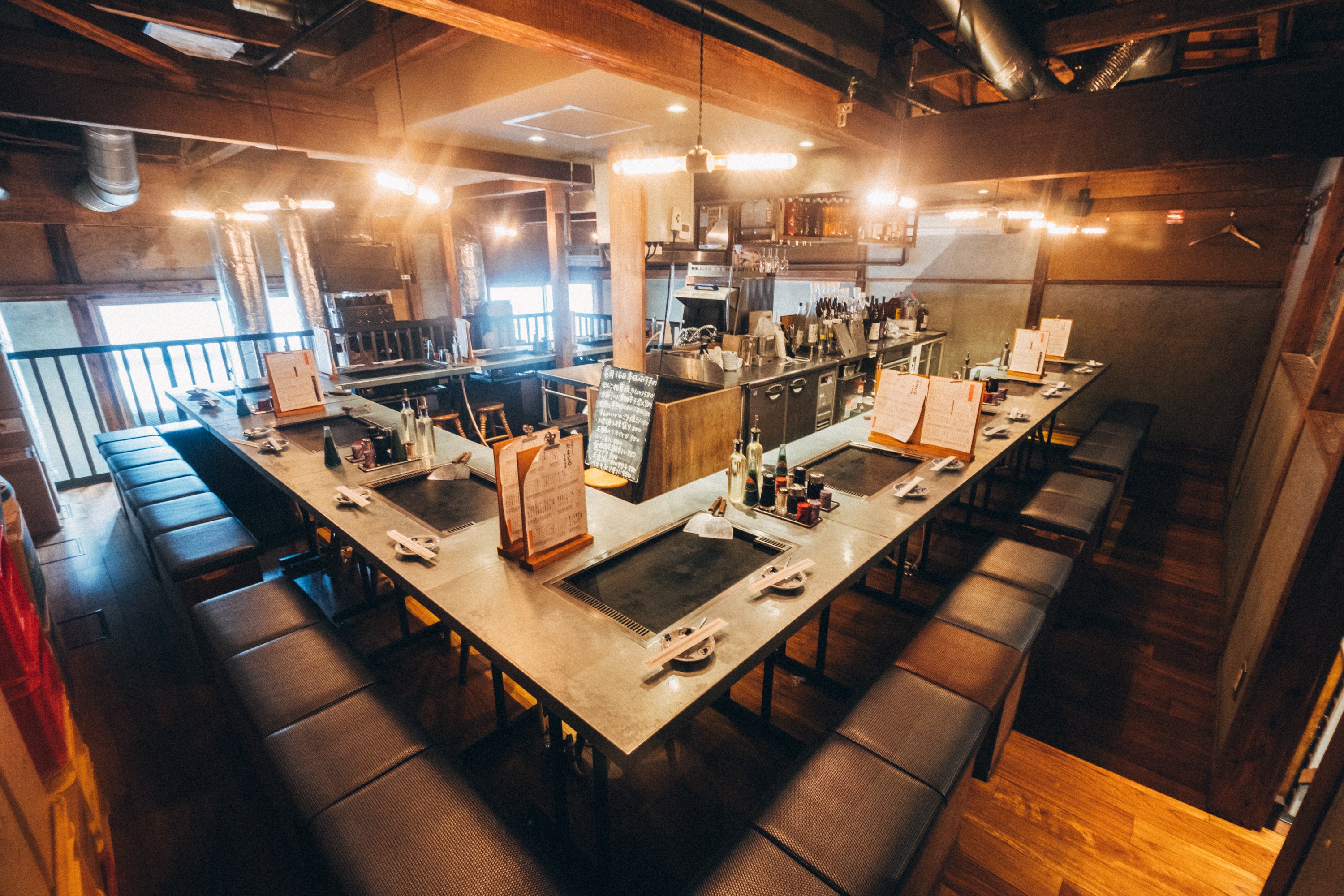 「月島もんじゃ たまとや 月島本店」内観