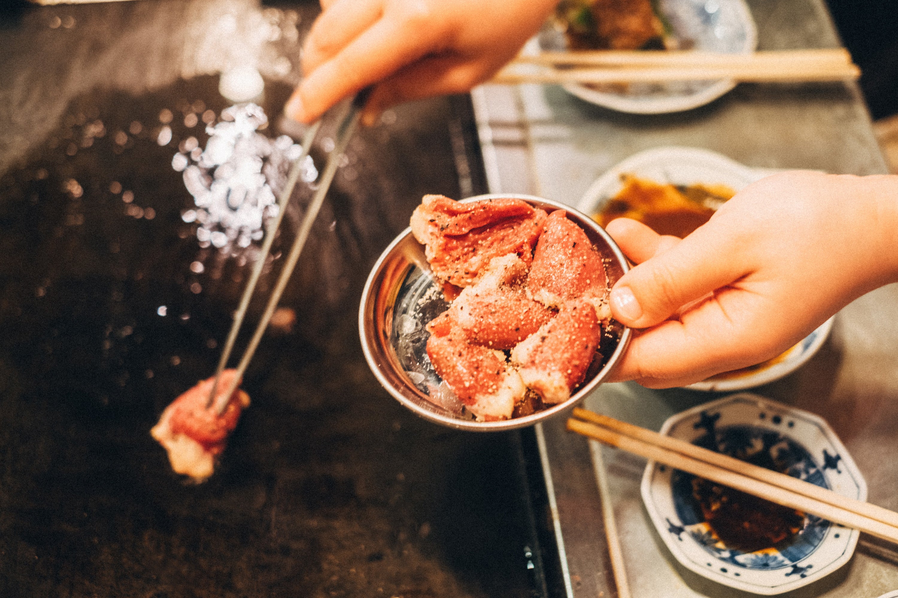 「鉄板焼き 丸ハツ」