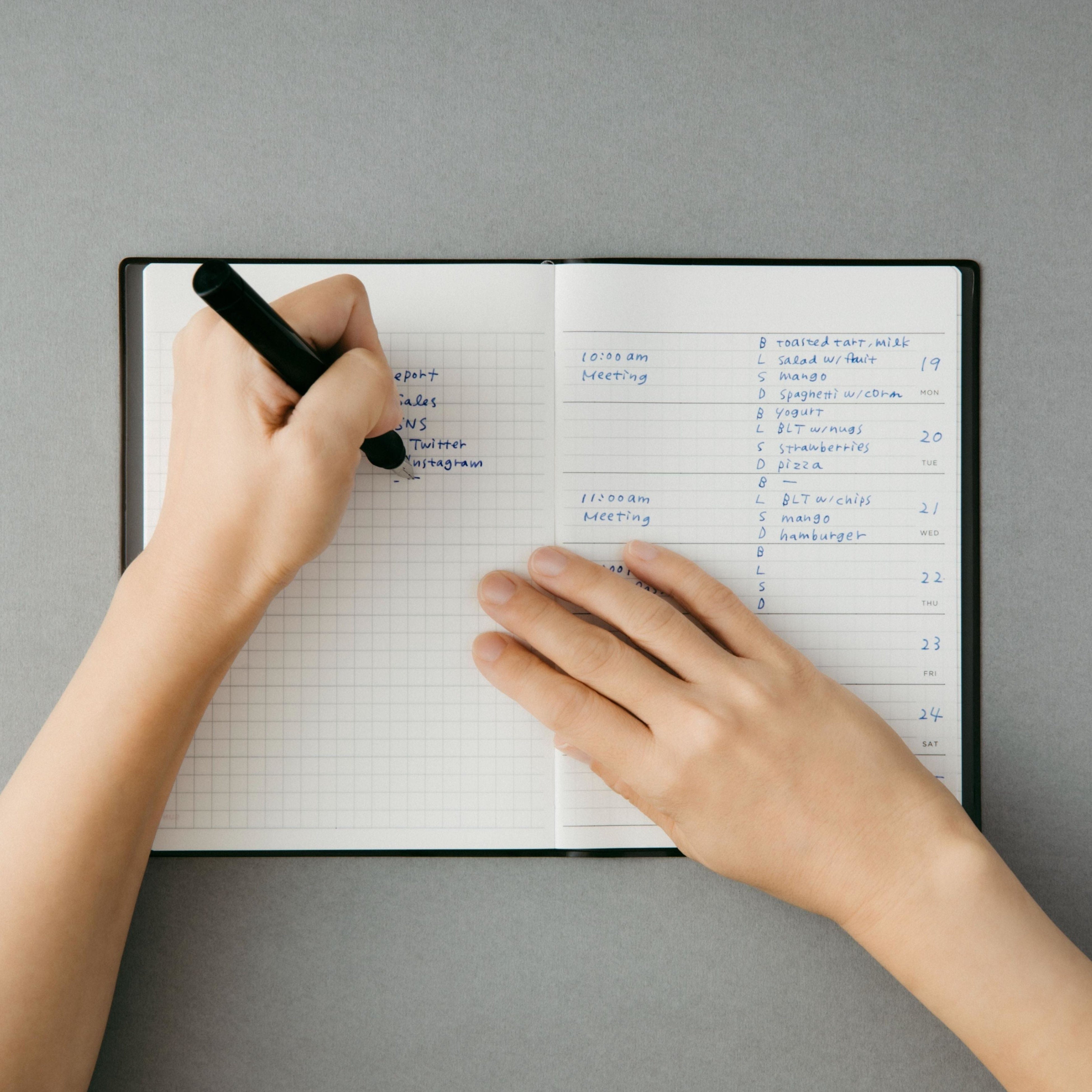 左手で書きやすい「週間ライト式」の手帳