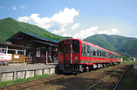 芦ノ牧温泉駅（提供：会津鉄道）