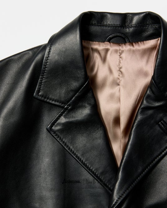 ランド オブ トゥモロー 丸の内店と心斎橋パルコ店では、12月12日(金)よりイタリアのカンパニア地方を拠点とするレザーブランド、アルデンヌとの別注レザージャケットを数量限定で発売。 ランド オブ トゥモロー 丸の内店と心斎橋パルコ店では、12月12日(金)よりイタリアのカンパニア地方を拠点とするレザーブランド、アルデンヌとの別注レザージャケットを数量限定で発売。