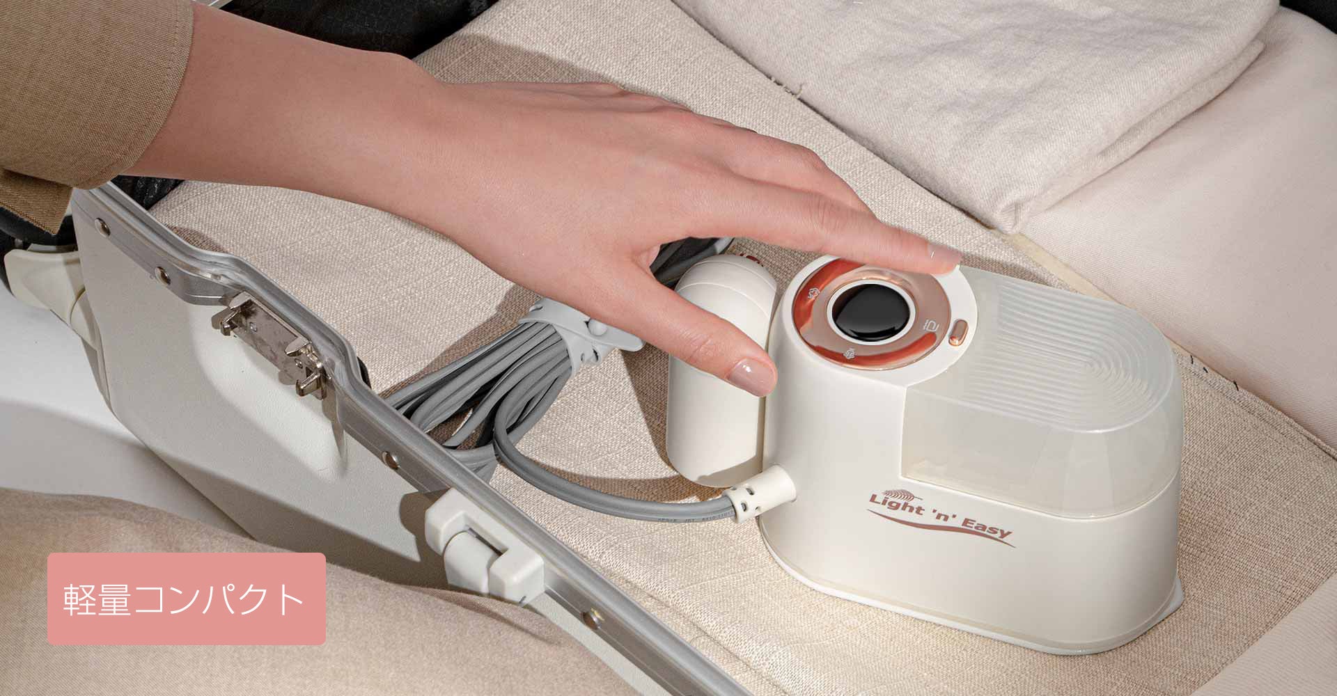 新商品 2wayで簡単手軽に衣類のシワ伸ばしができる衣類スチーマー Steamgo ハンディーアイロン を発売開始 アンドエレファント株式会社のプレスリリース 新商品 2wayで簡単手軽に衣類のシワ伸ばしができる衣類スチーマー Steamgo ハンディーアイロン を発売開始 アンドエレファント株式会社のプレスリリース