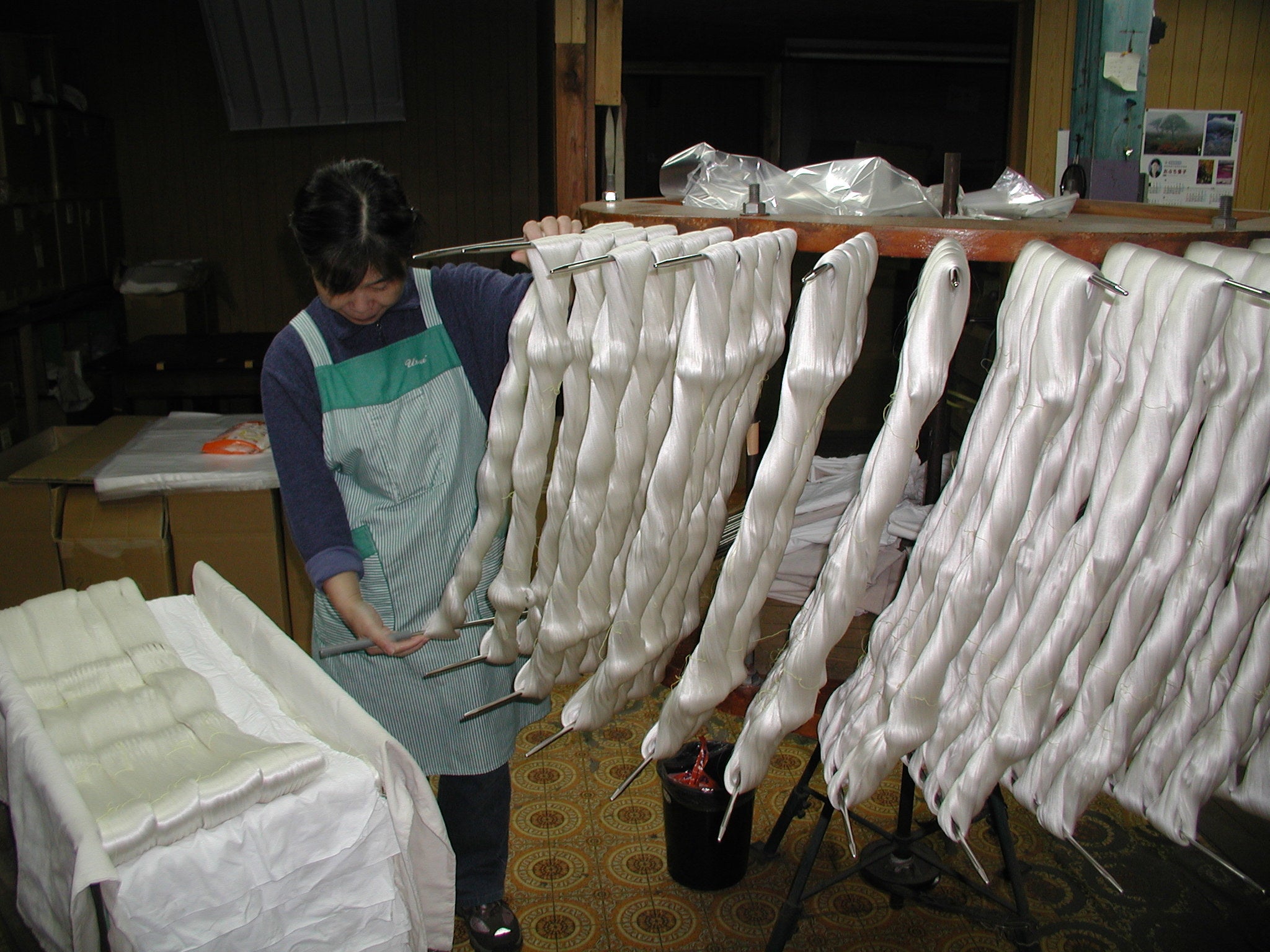 「糸ねじり」の作業風景