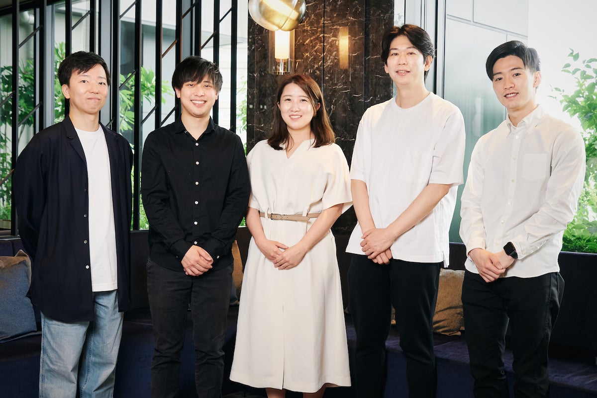 ＜左より、W ventures 東明宏 氏、当社 取締役COO 春名航佑、同代表取締役CEO 金子奏絵、PKSHA Capital 海老原秀幸 氏、Open ventures 今泉滉平 氏＞