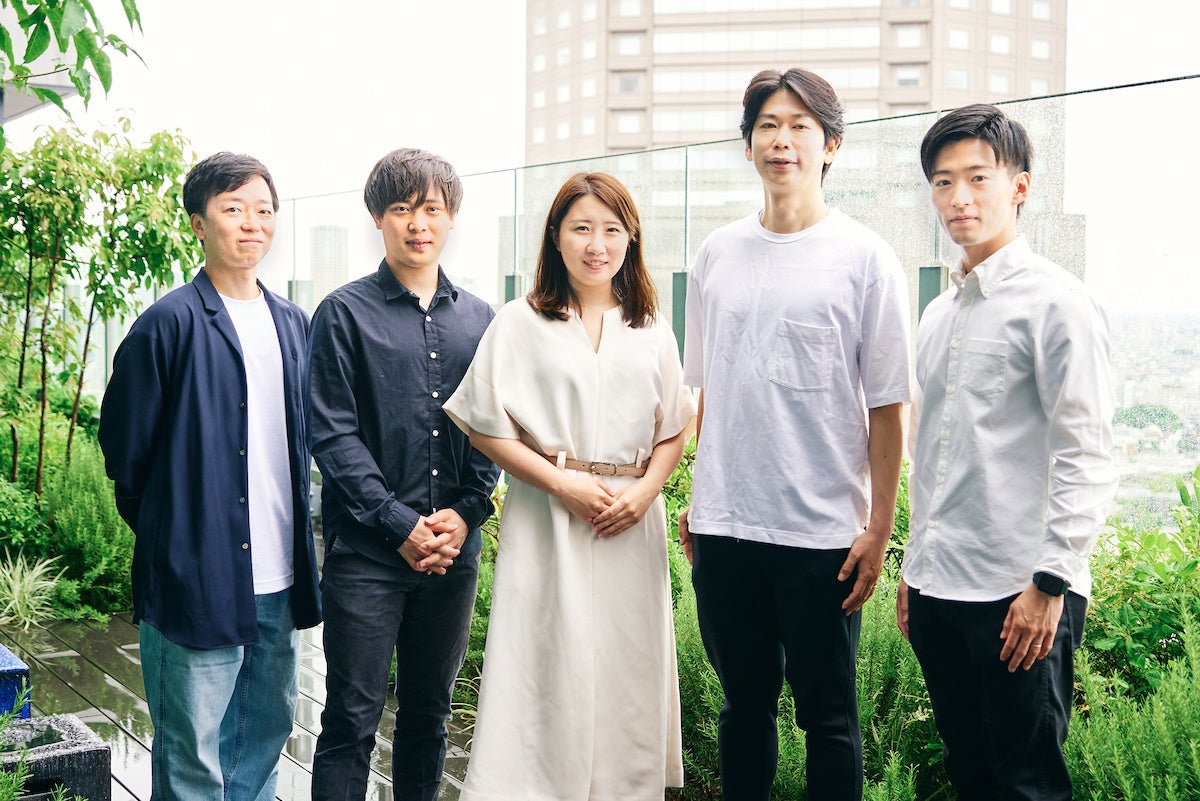 ＜左より、W ventures 東明宏 氏、当社 取締役COO 春名航佑、同代表取締役CEO 金子奏絵、PKSHA Capital 海老原秀幸 氏、Open ventures 今泉滉平 氏＞