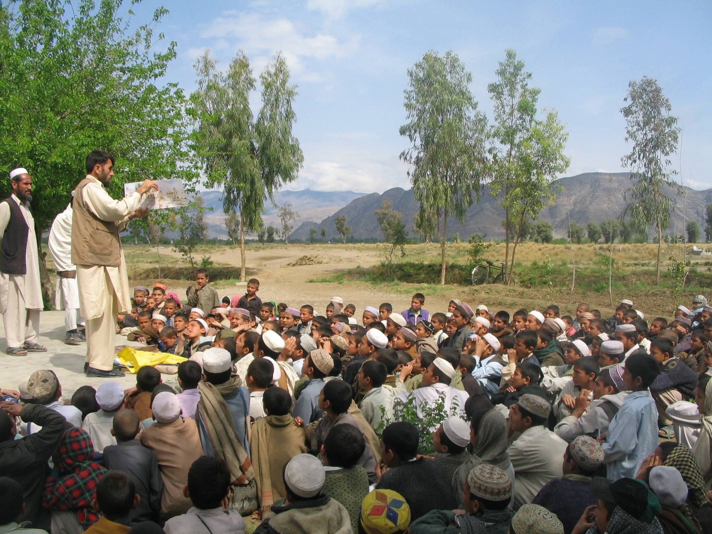 婦人ボランティア―地域社会をささえる活動 (1980年) 婦人ボランティア―地域社会をささえる活動 (1980年)