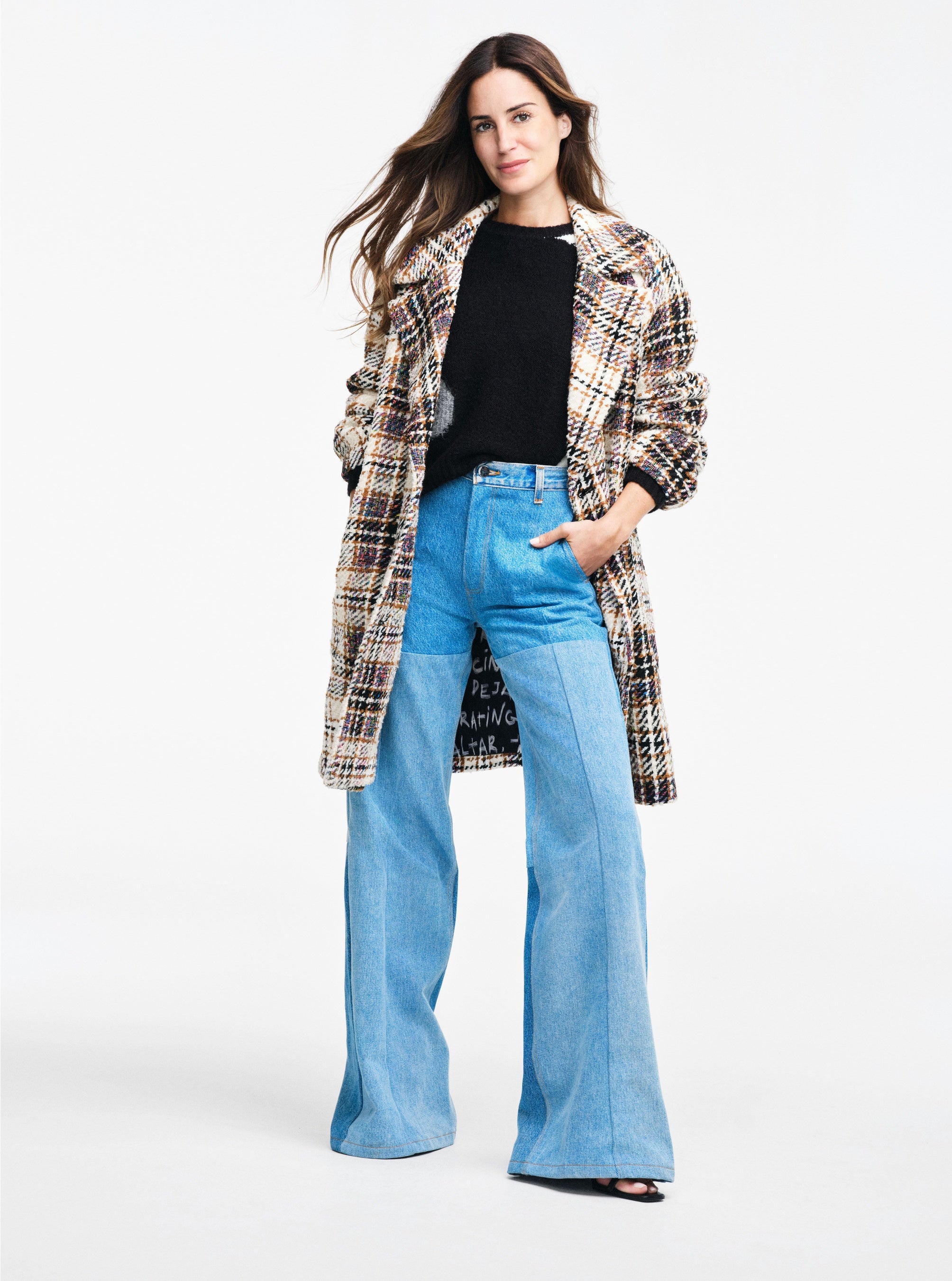 Coat ¥33,900 , Bottoms ¥39,900 (全て税込) 