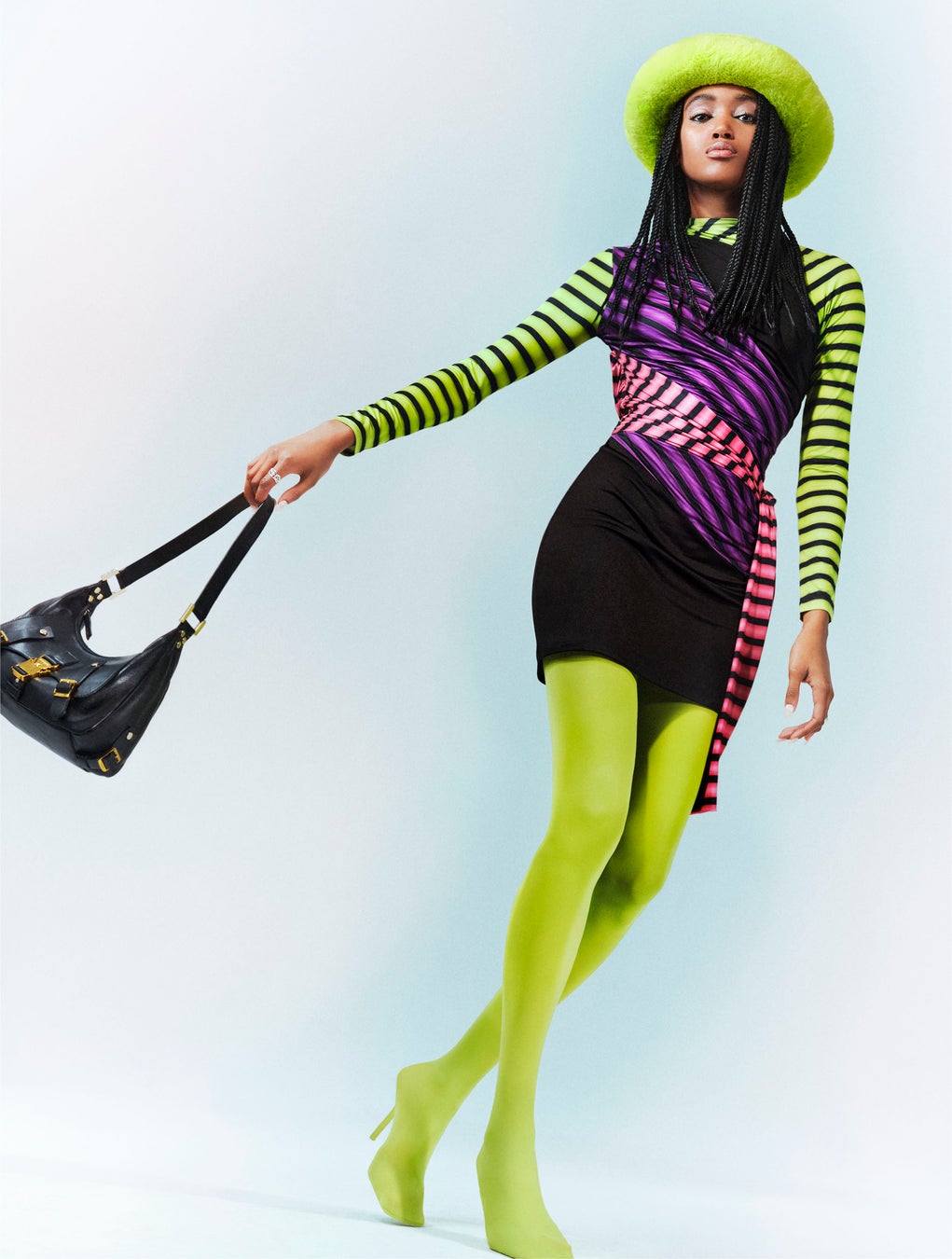 HAT/¥15,900 DRESS/¥31,900 BAGS/¥49,900