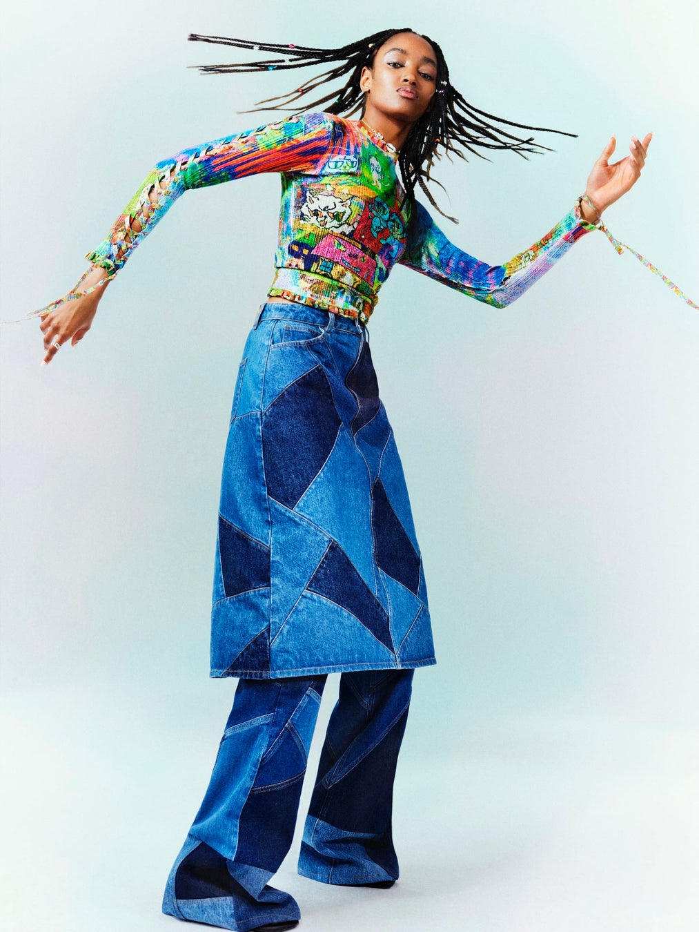 PULLOVER/¥17,900  SKIRT/¥29,900 DENIM TROUSERS/¥31,900