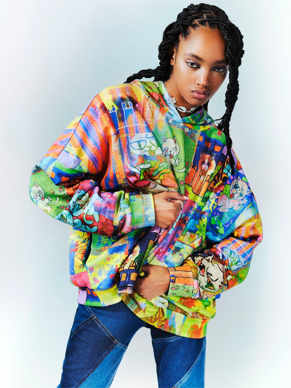 SWEAT/¥19,900 DENIM TROUSERS/¥31,900