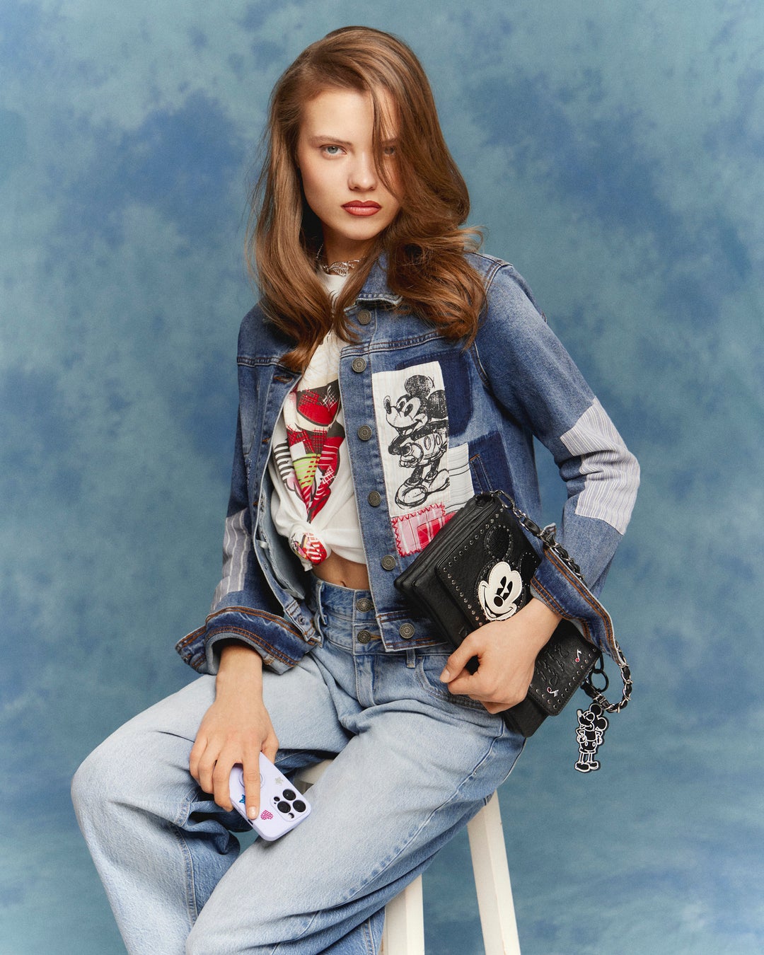 ©Disney ミッキーマウスパッチワークデニムジャケット¥28,900(tax in) ミッキーマウススタッズミドルクロスボディバッグ¥15,900(tax in)